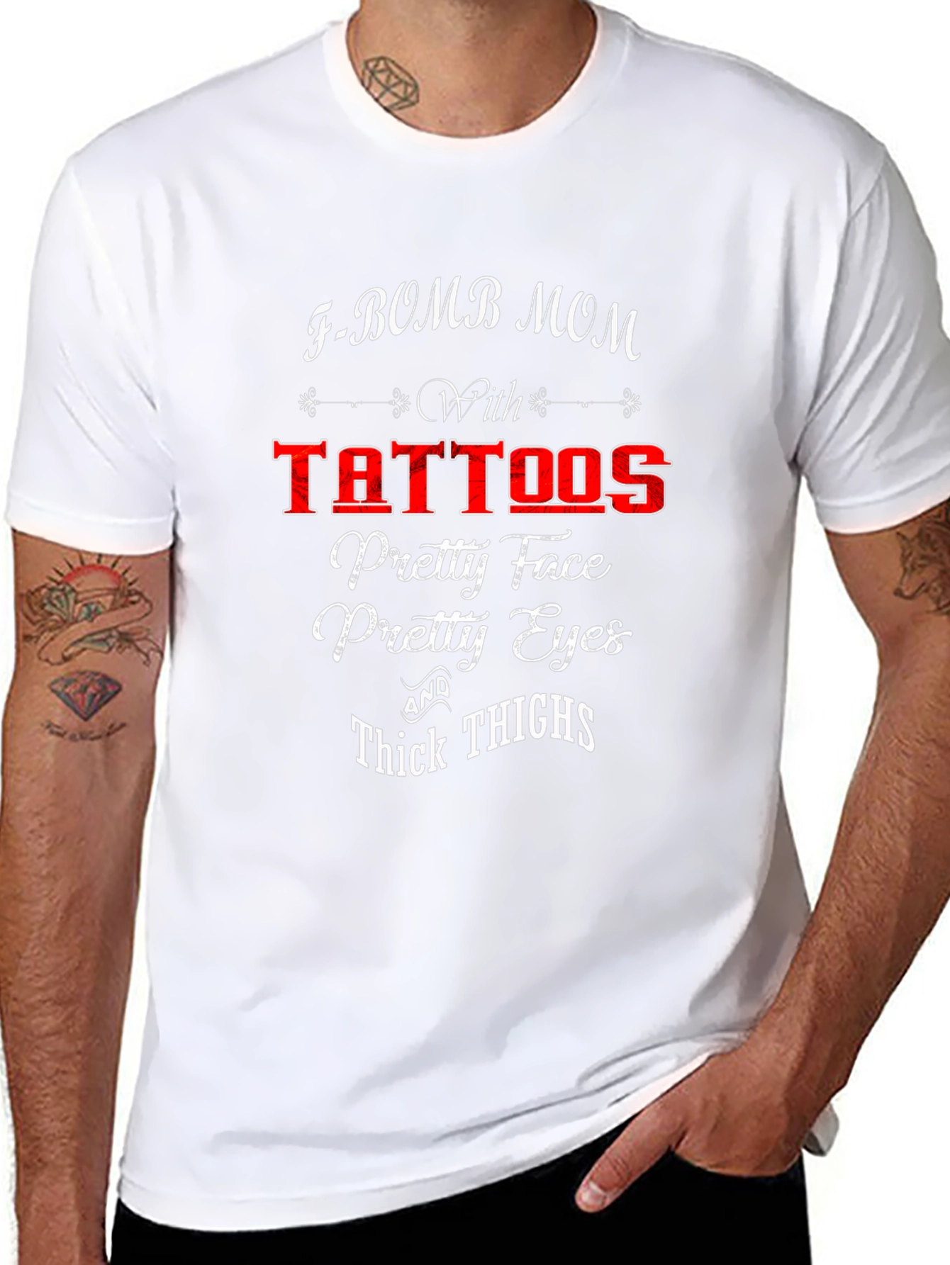 Camiseta Negra con Diseño Gráfico para Mamás con Tatuajes