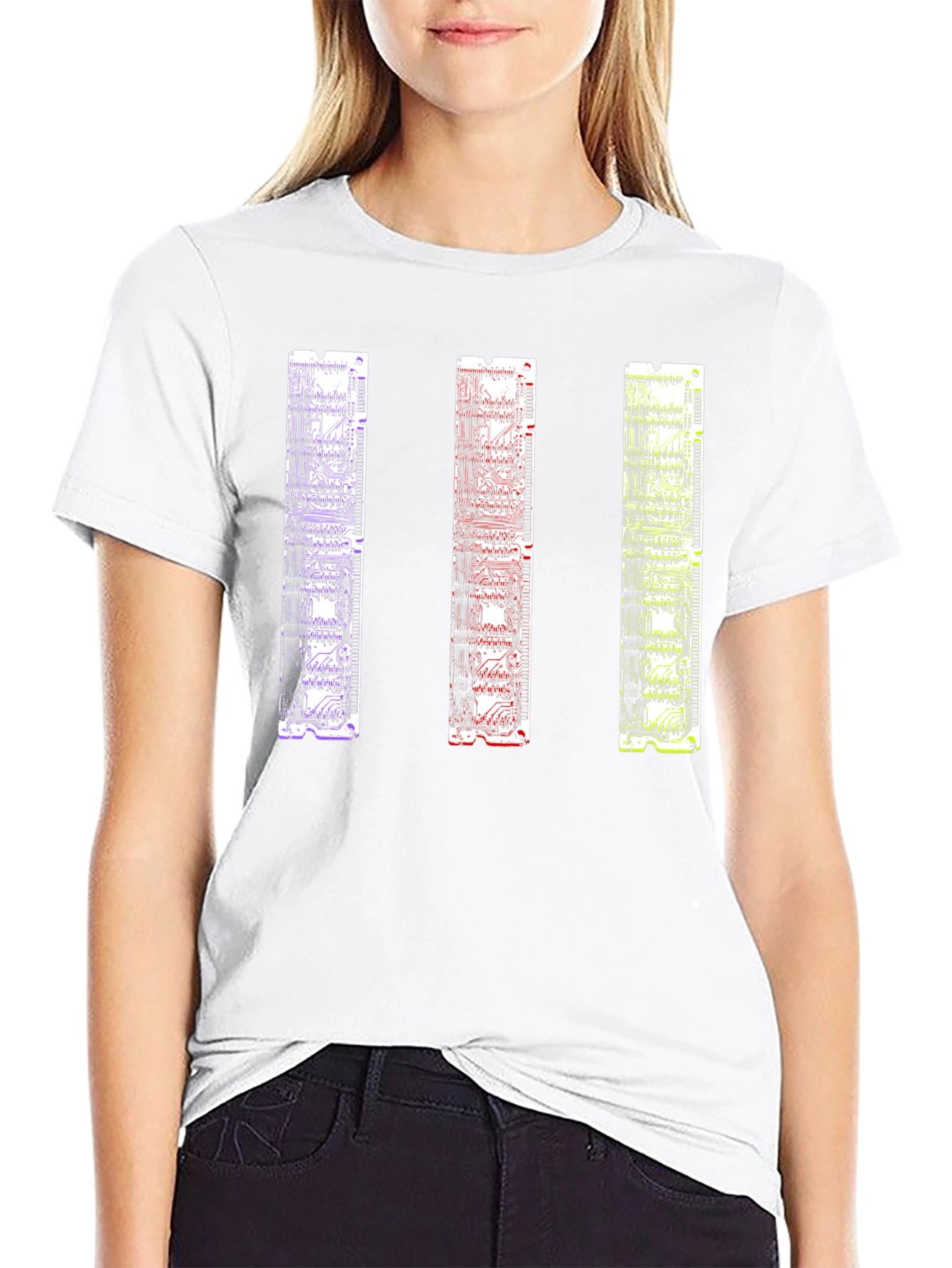 Camiseta Negra con Diseño de Circuitos RAM Abstractos