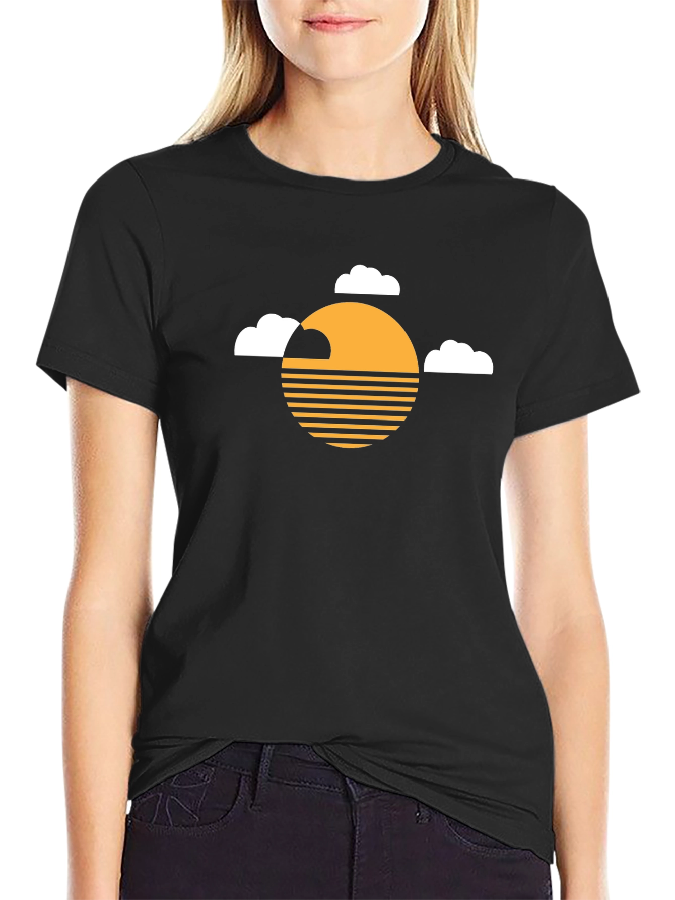Camiseta Negra con Diseño de Sol y Nubes