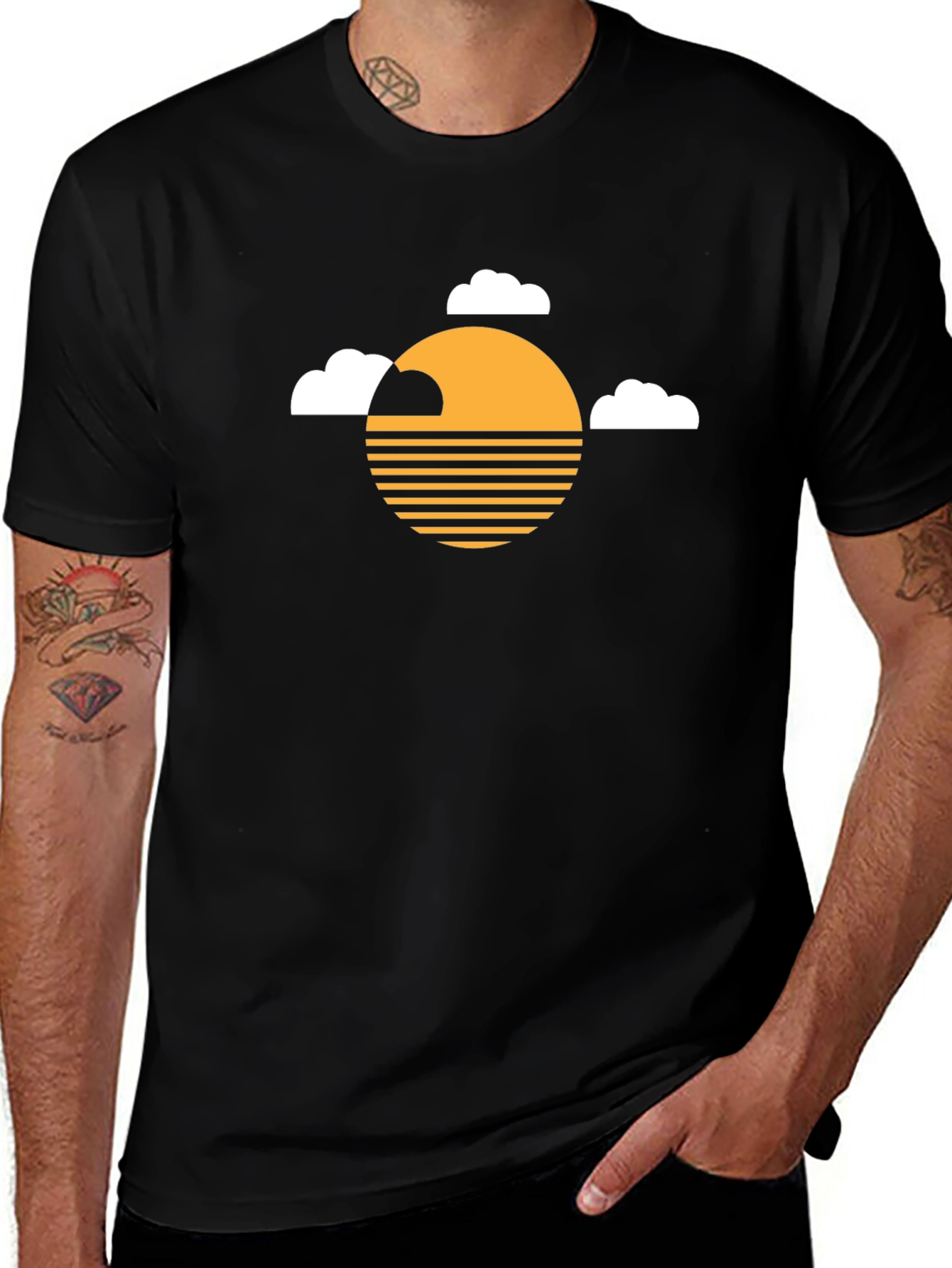 Camiseta Negra con Diseño de Sol y Nubes