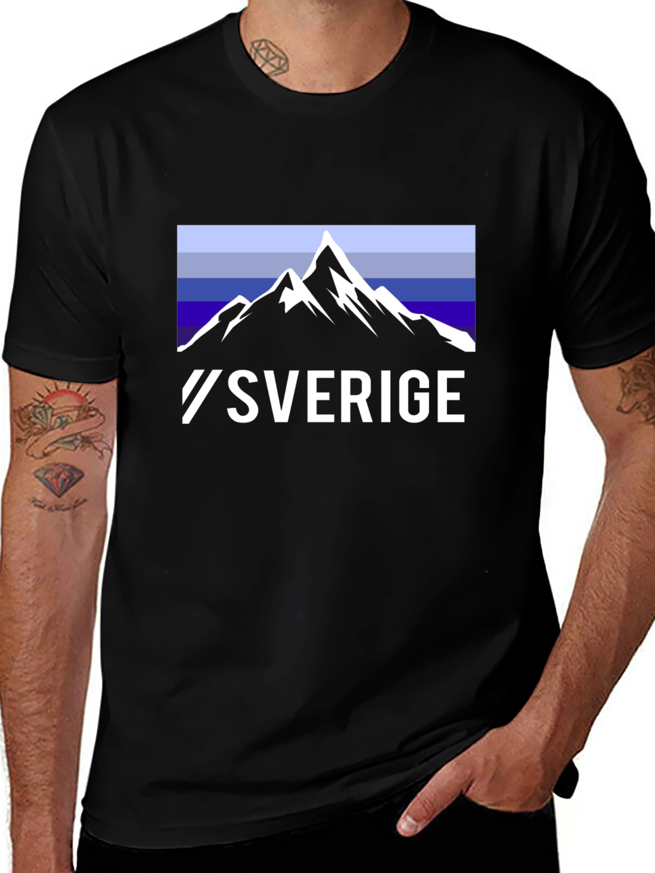 Camiseta Negra Sverige Diseño Montaña