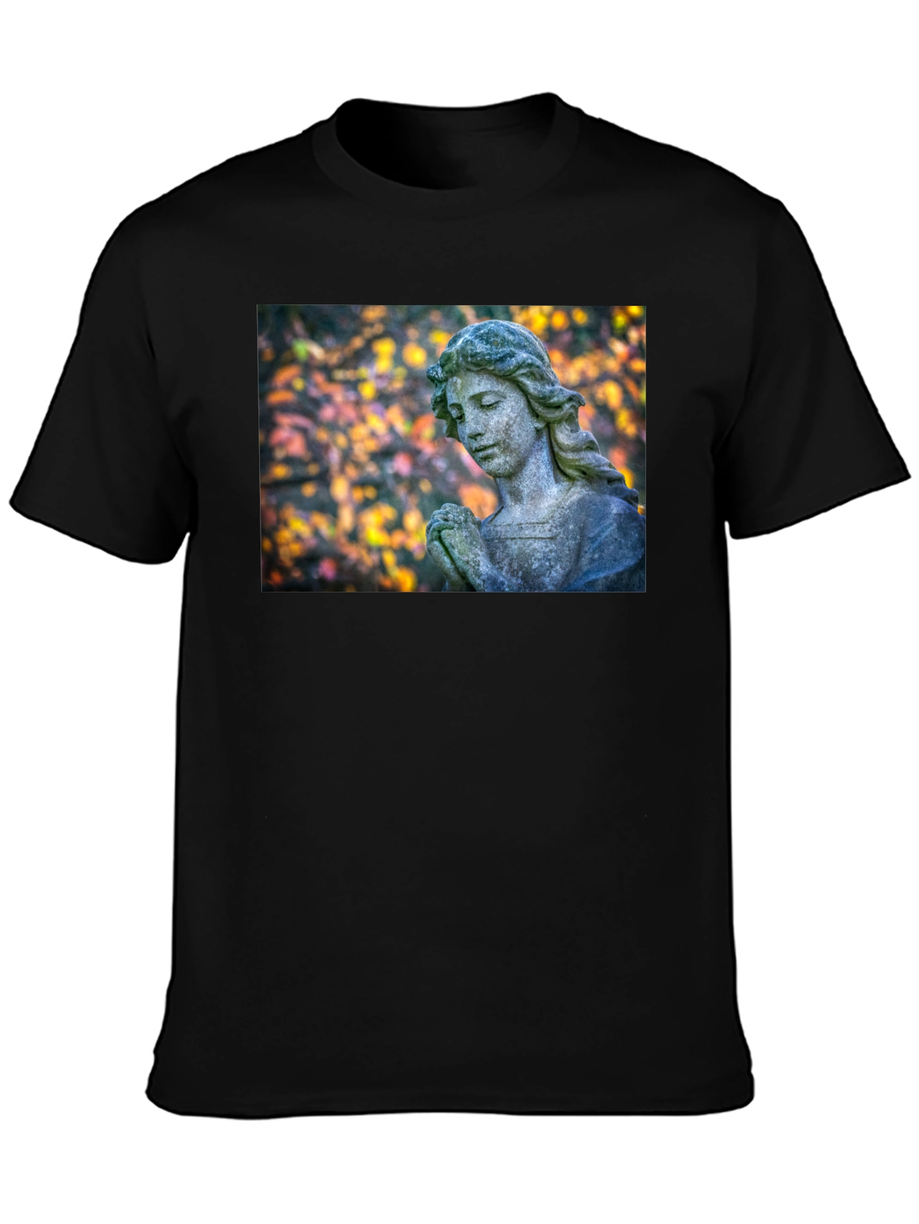Camiseta Negra con Estatua de Ángel Praying