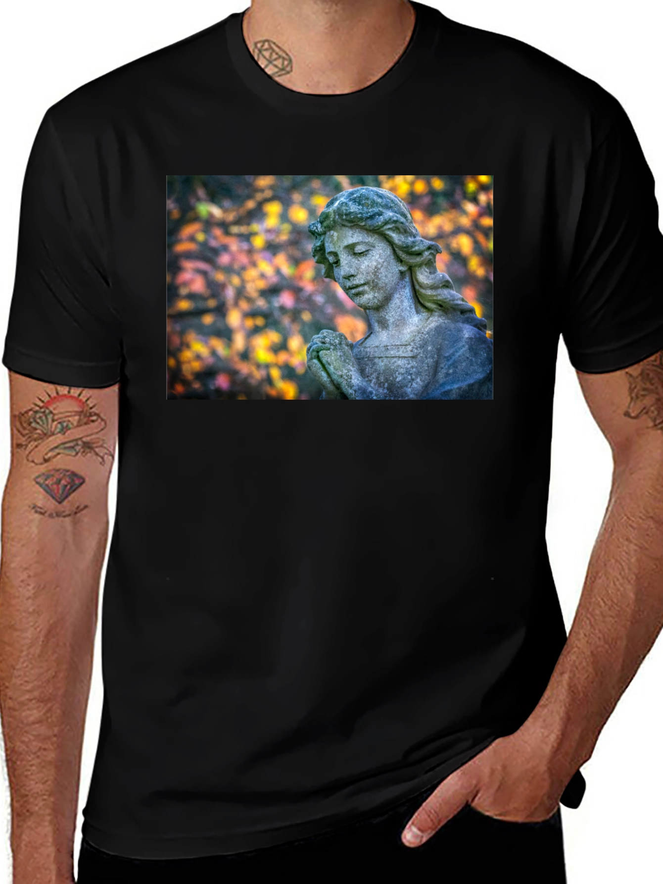 Camiseta Negra con Estatua de Ángel Praying