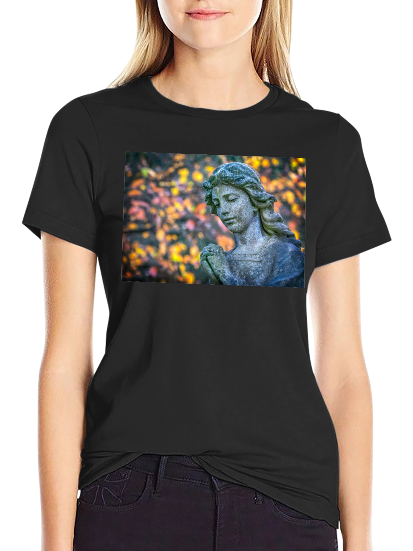 Camiseta Negra con Estatua de Ángel Praying
