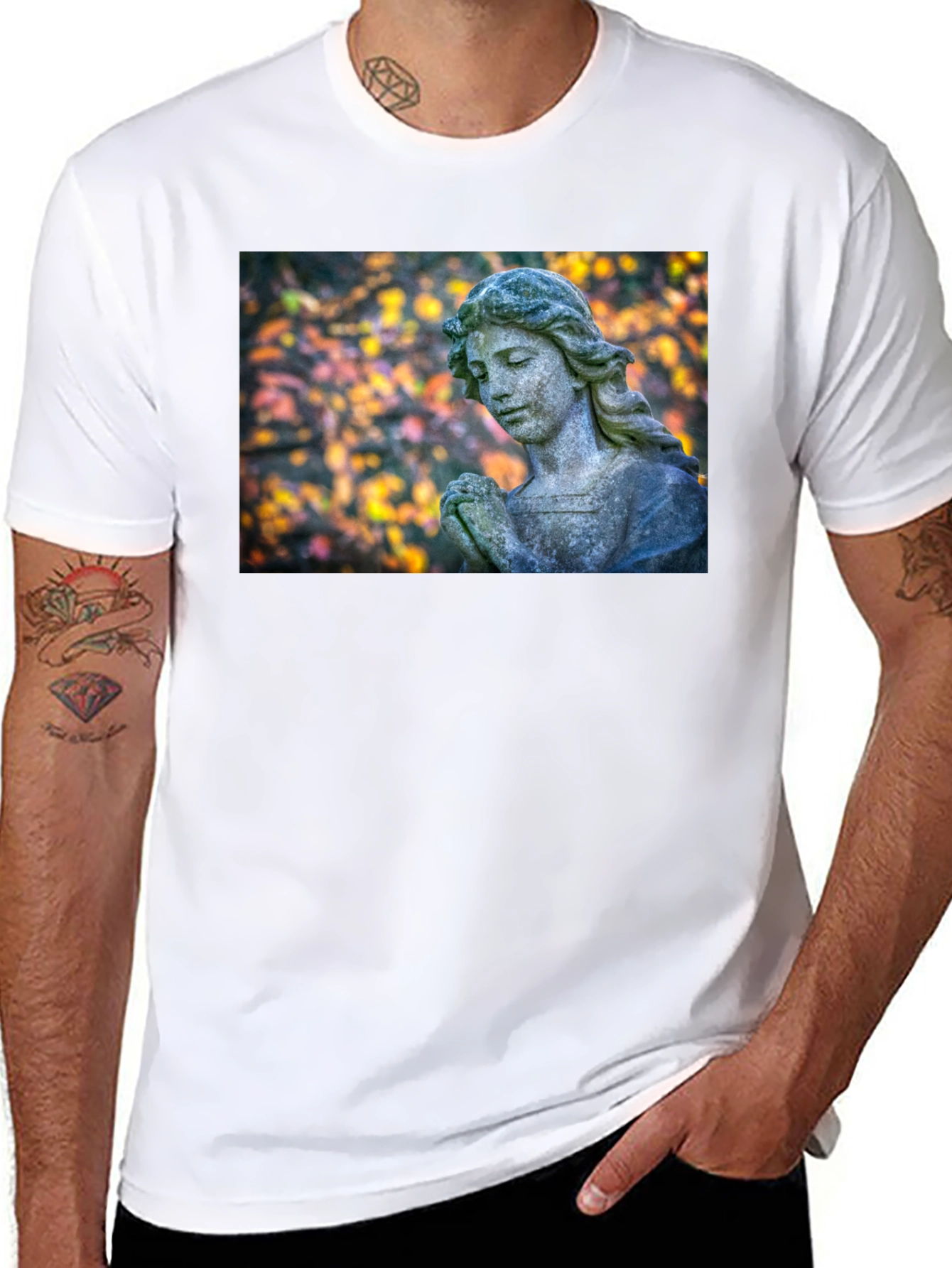 Camiseta Negra con Estatua de Ángel Praying