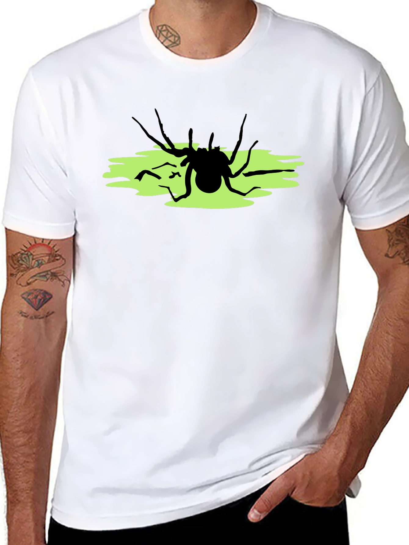 Camiseta Negra con Araña sobre Fondo Verde