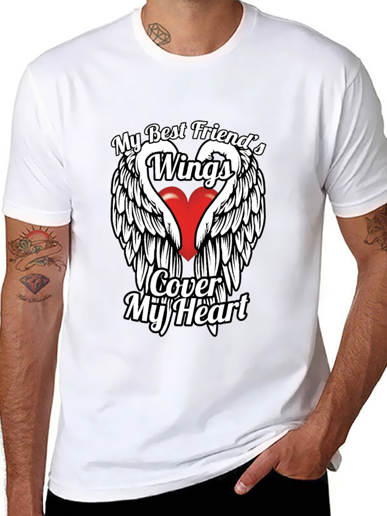 Camiseta Negra: Alas de Amistad y Protección