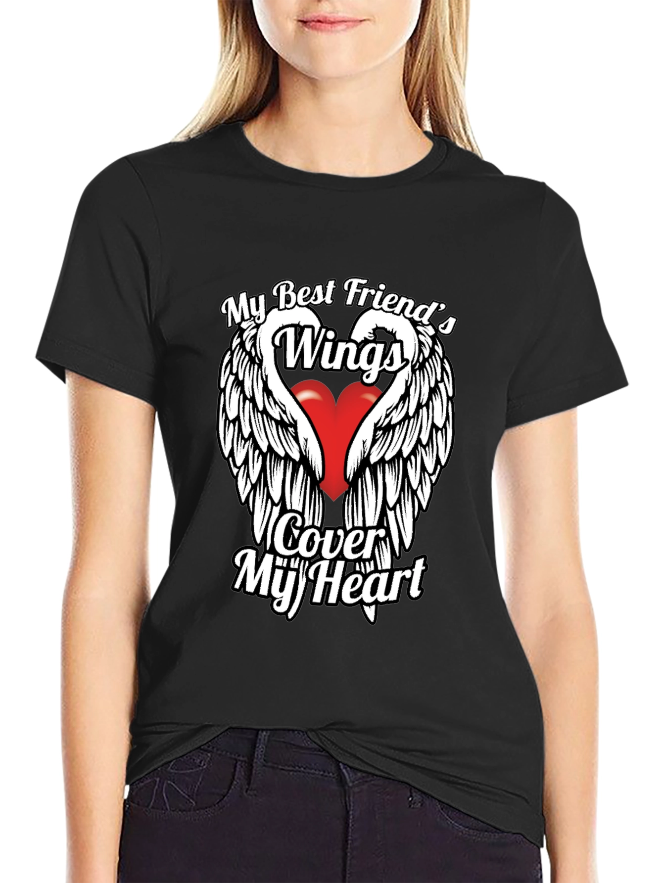 Camiseta Negra: Alas de Amistad y Protección