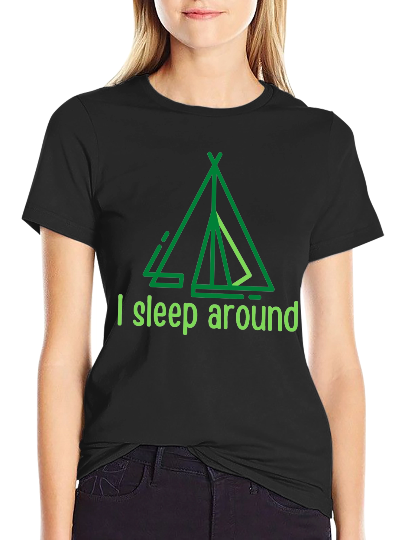 Camiseta Negra I sleep around para Aventureros