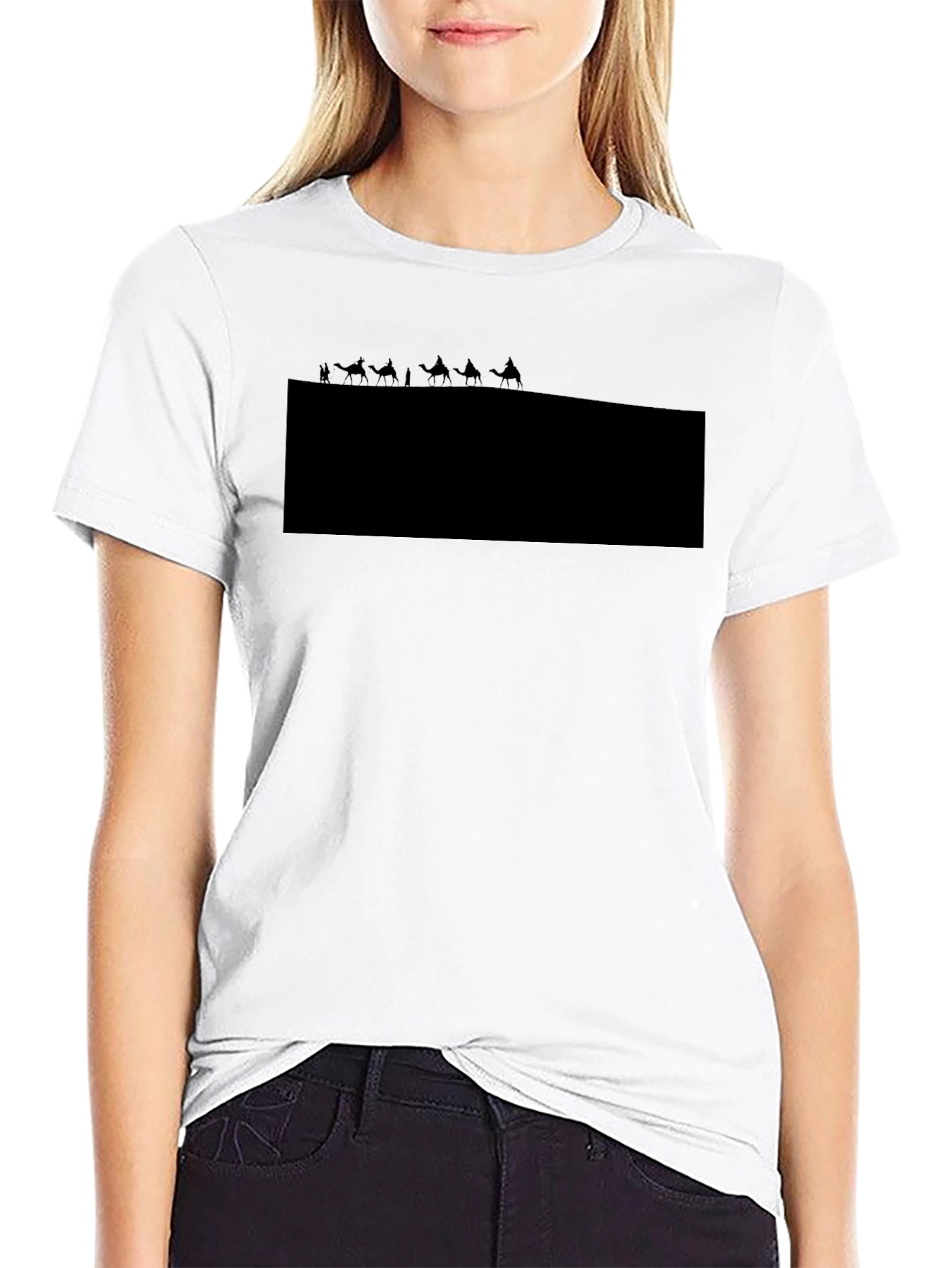 Camiseta Negra con Diseño de Caravana en el Desierto