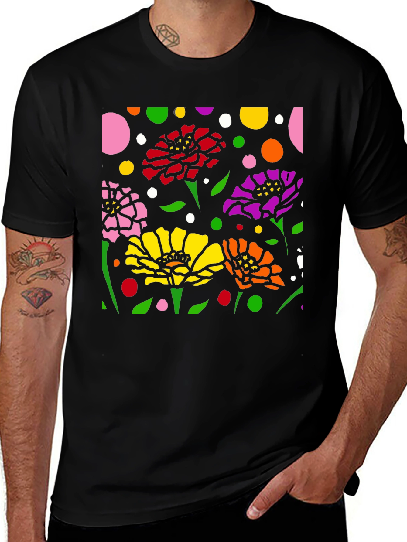 Camiseta Negra con Diseño Floral Abstracto