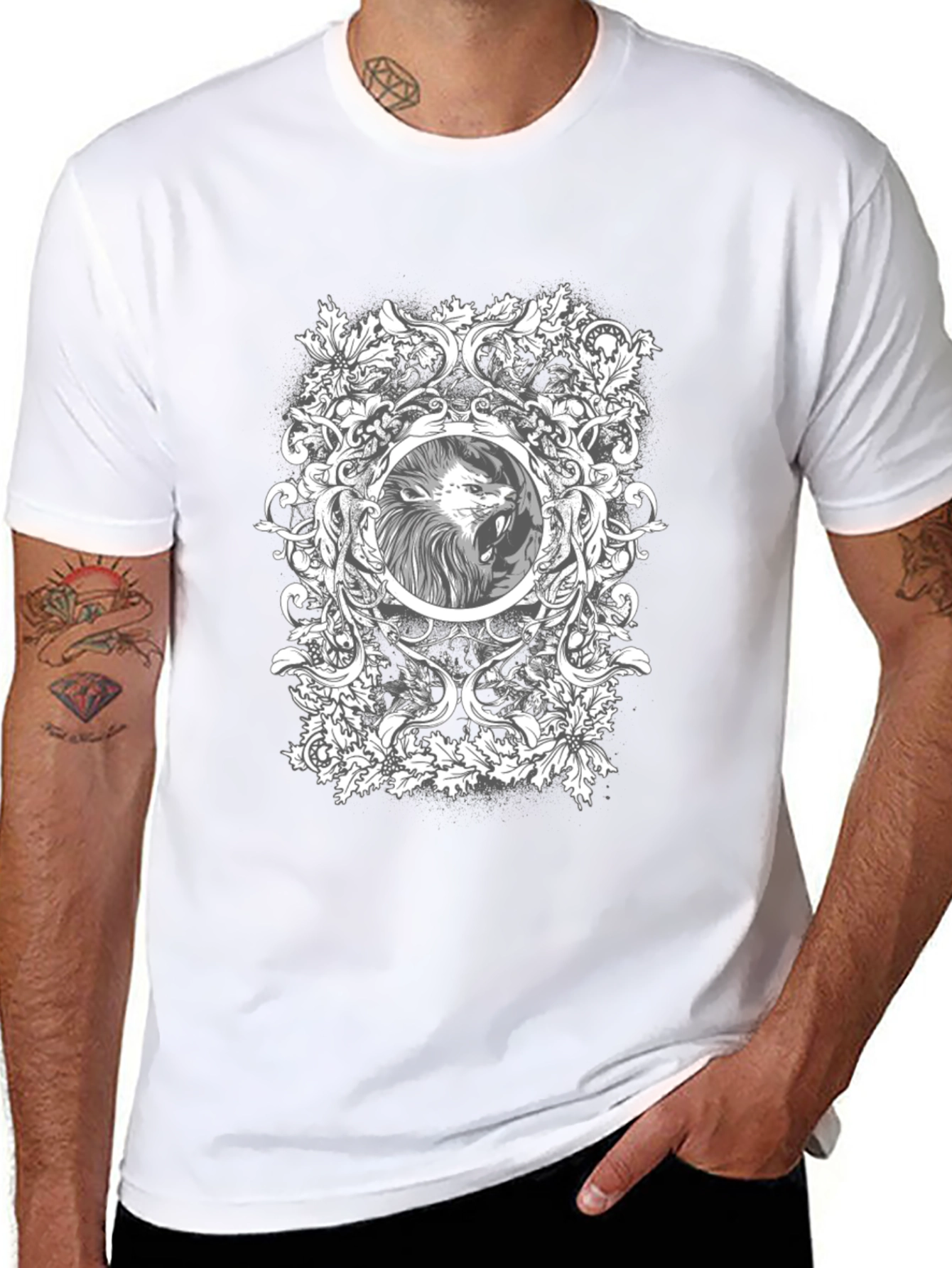 Camiseta Negra con Diseño de León Ornamental
