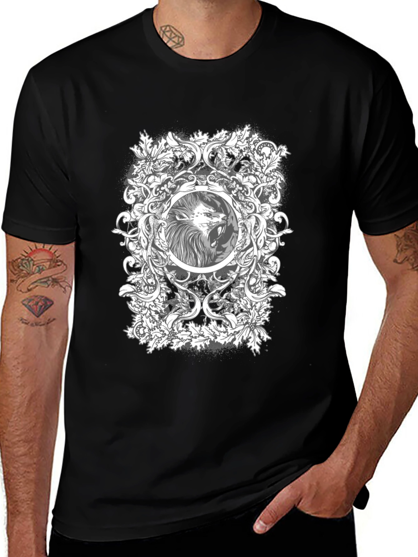 Camiseta Negra con Diseño de León Ornamental