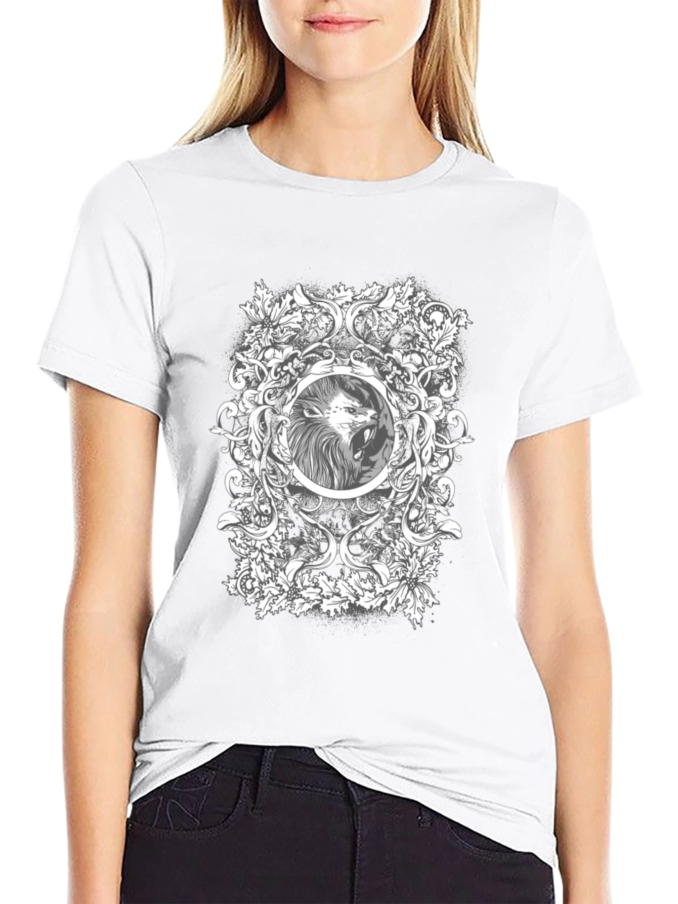 Camiseta Negra con Diseño de León Ornamental