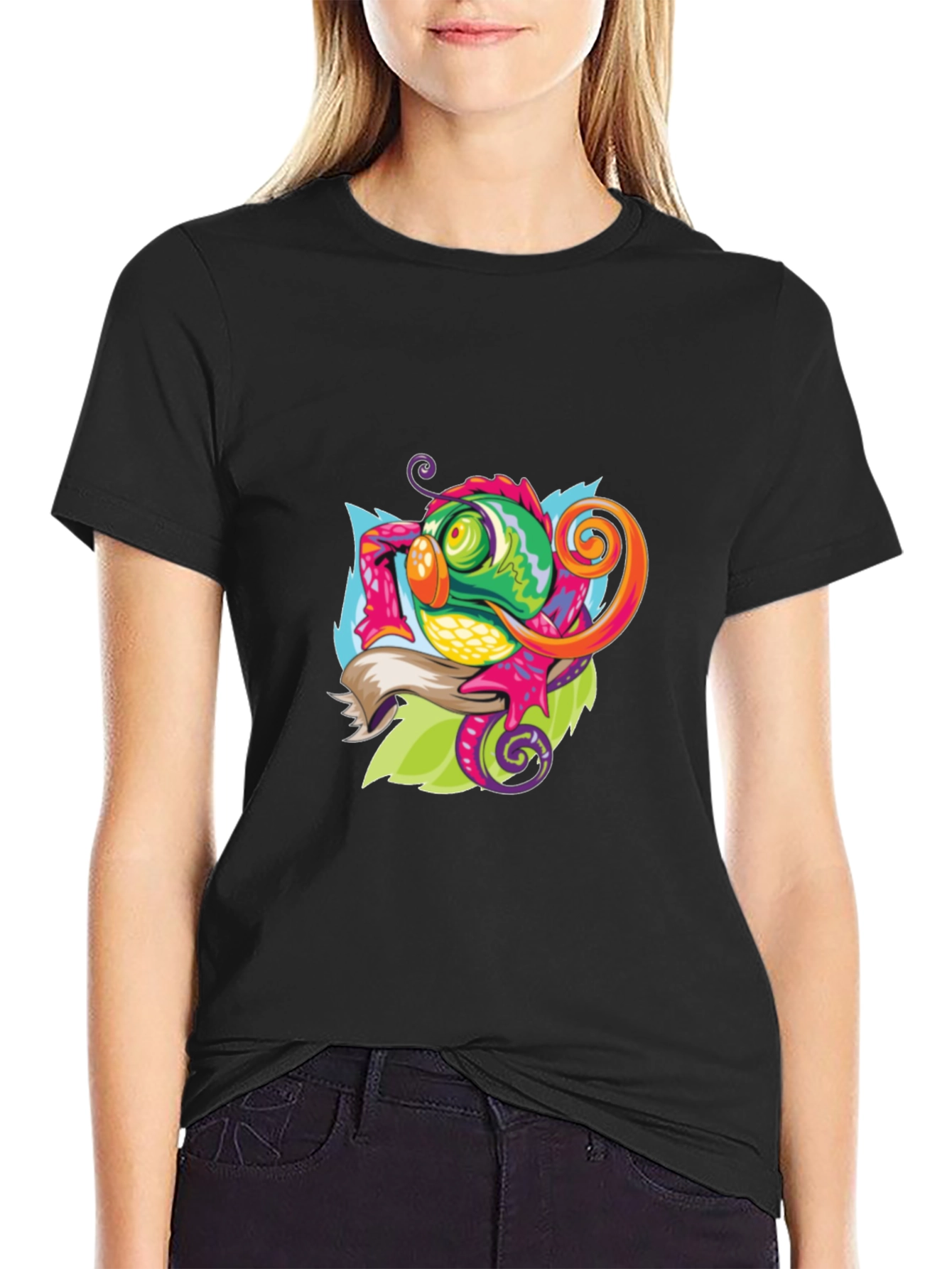 Camiseta Negra con Diseño de Camaleón Artístico