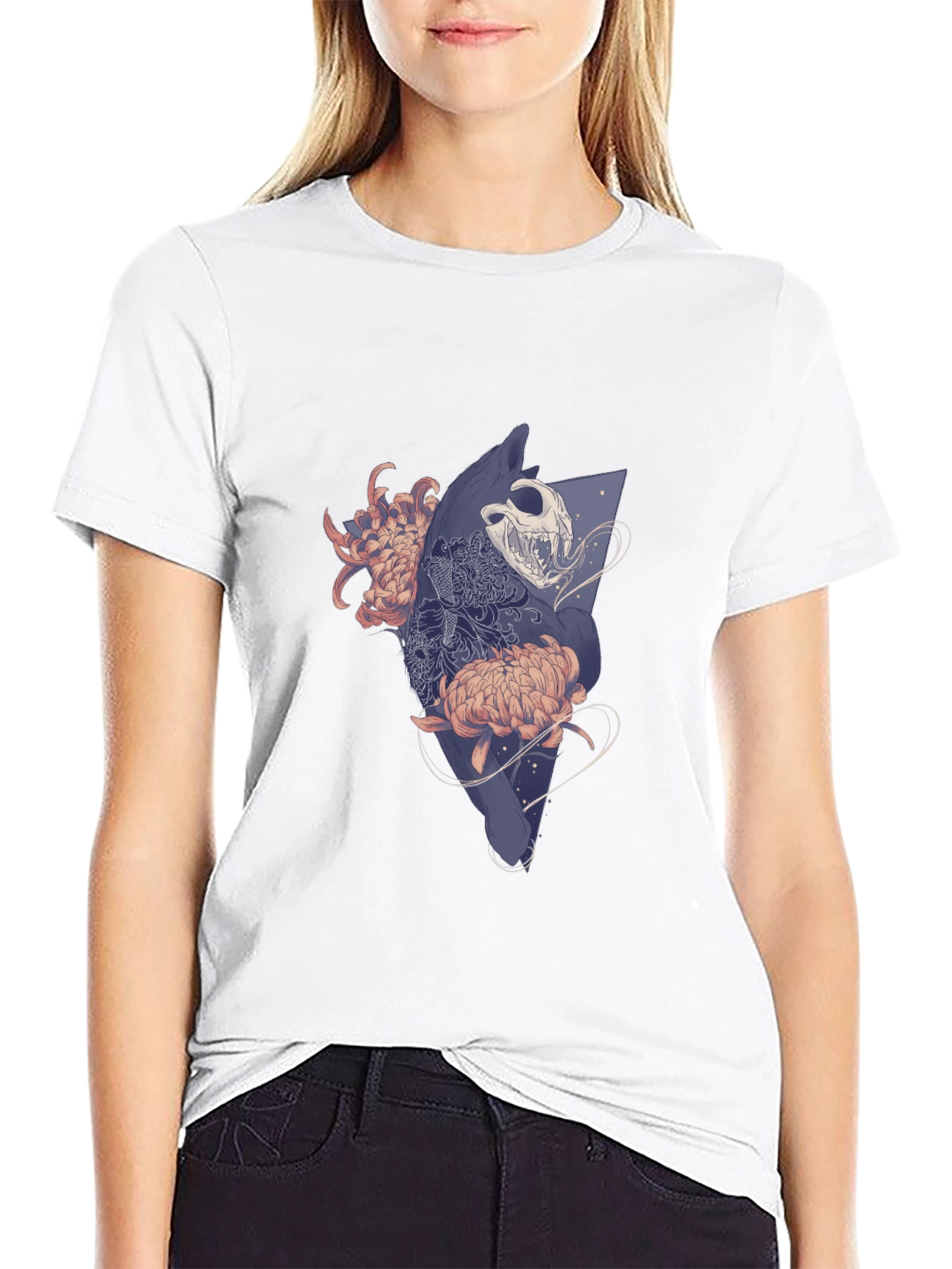 Camiseta Negra con Diseño Floral y Cráneo
