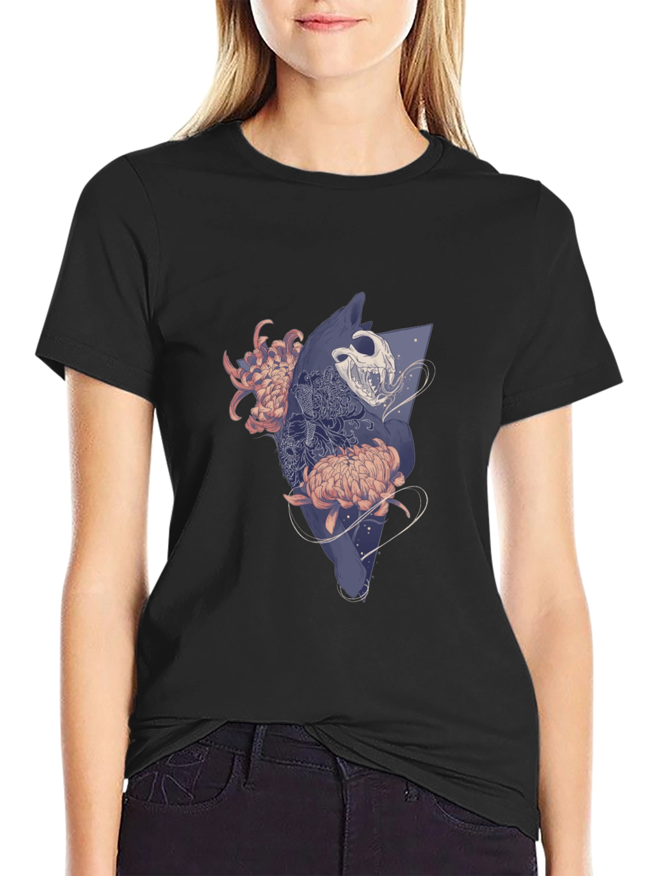 Camiseta Negra con Diseño Floral y Cráneo
