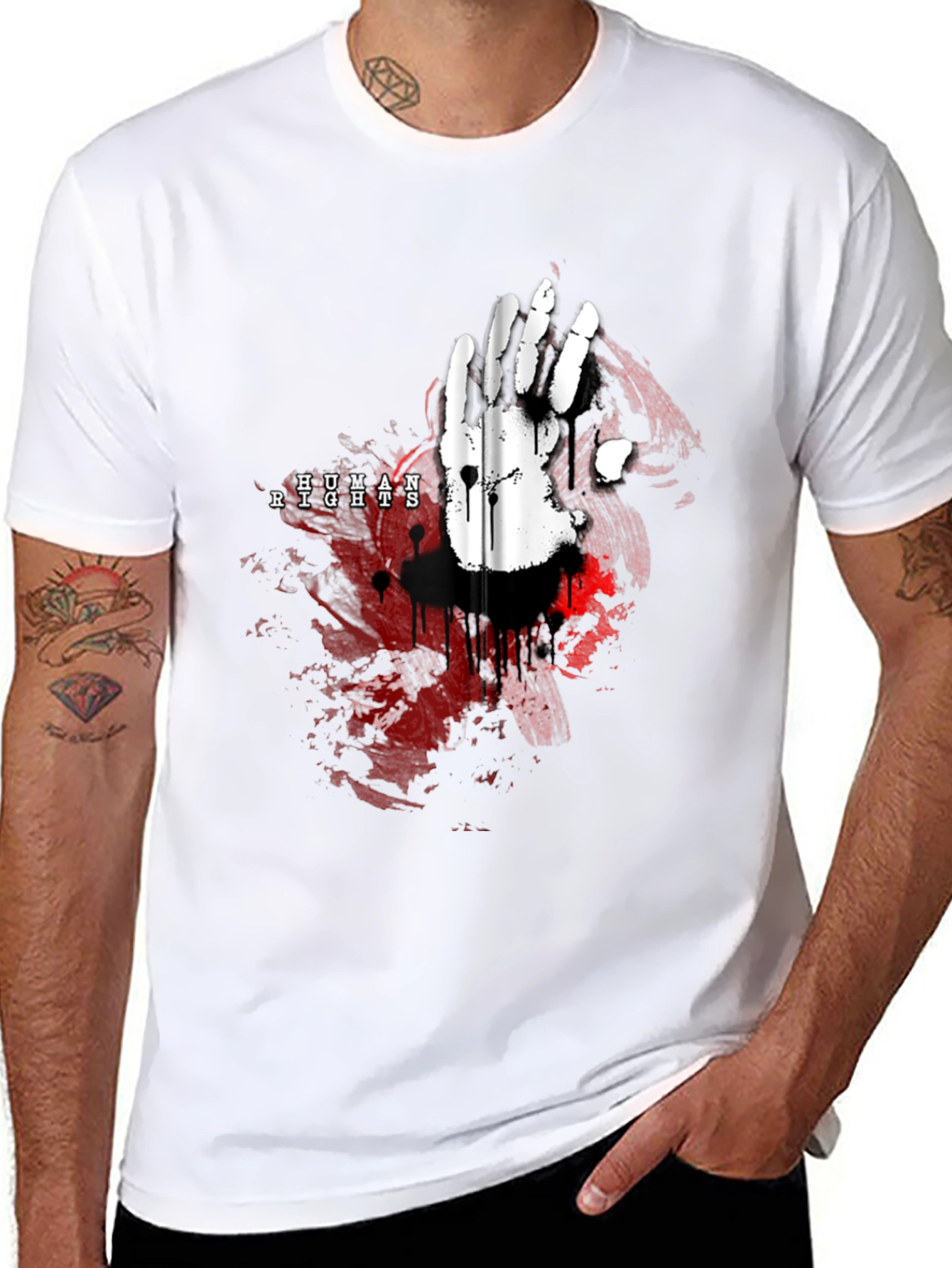 Camiseta Negra con Diseño de Mano y Derechos Humanos