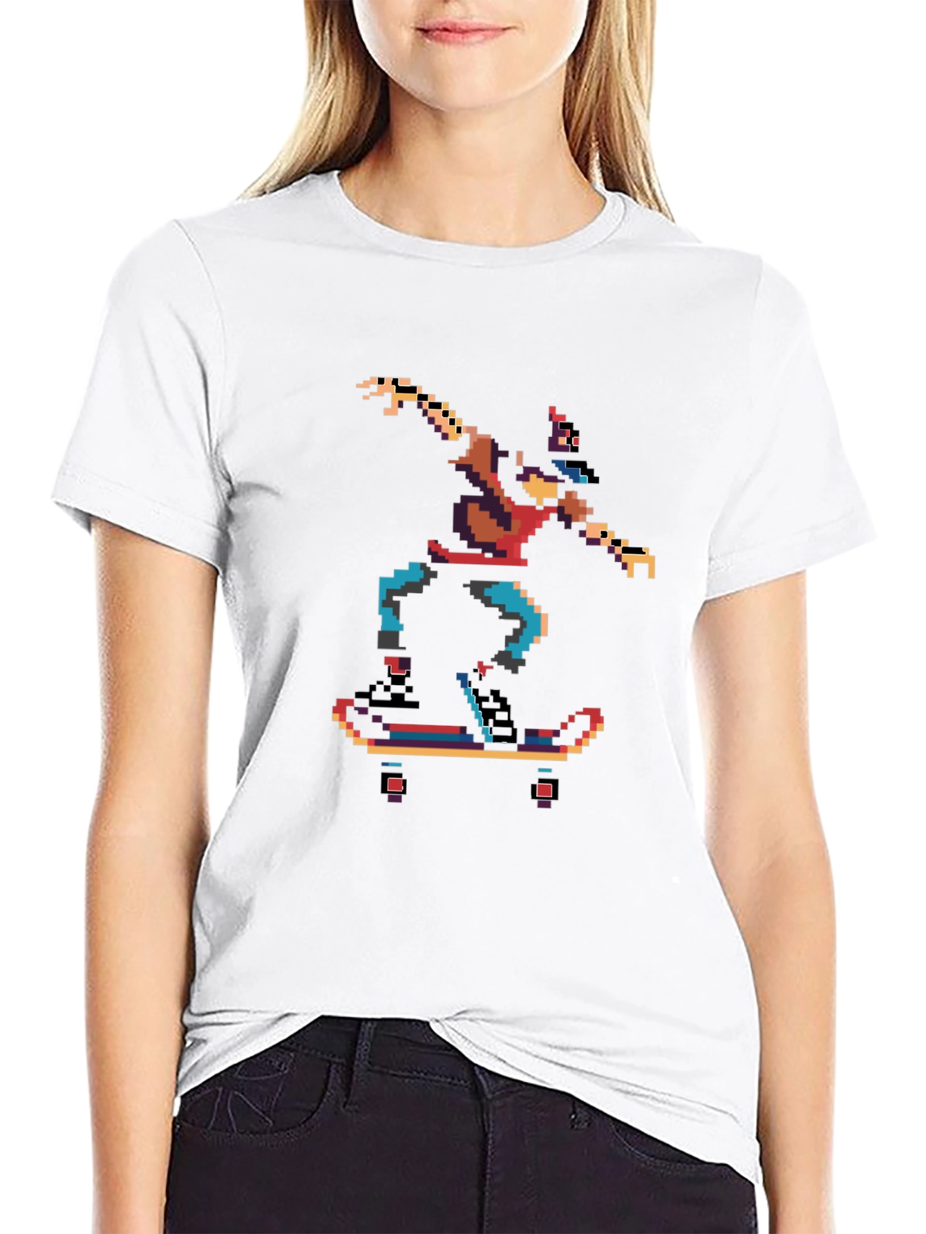 Camiseta Negra con Diseño Pixelado de Skateboarder