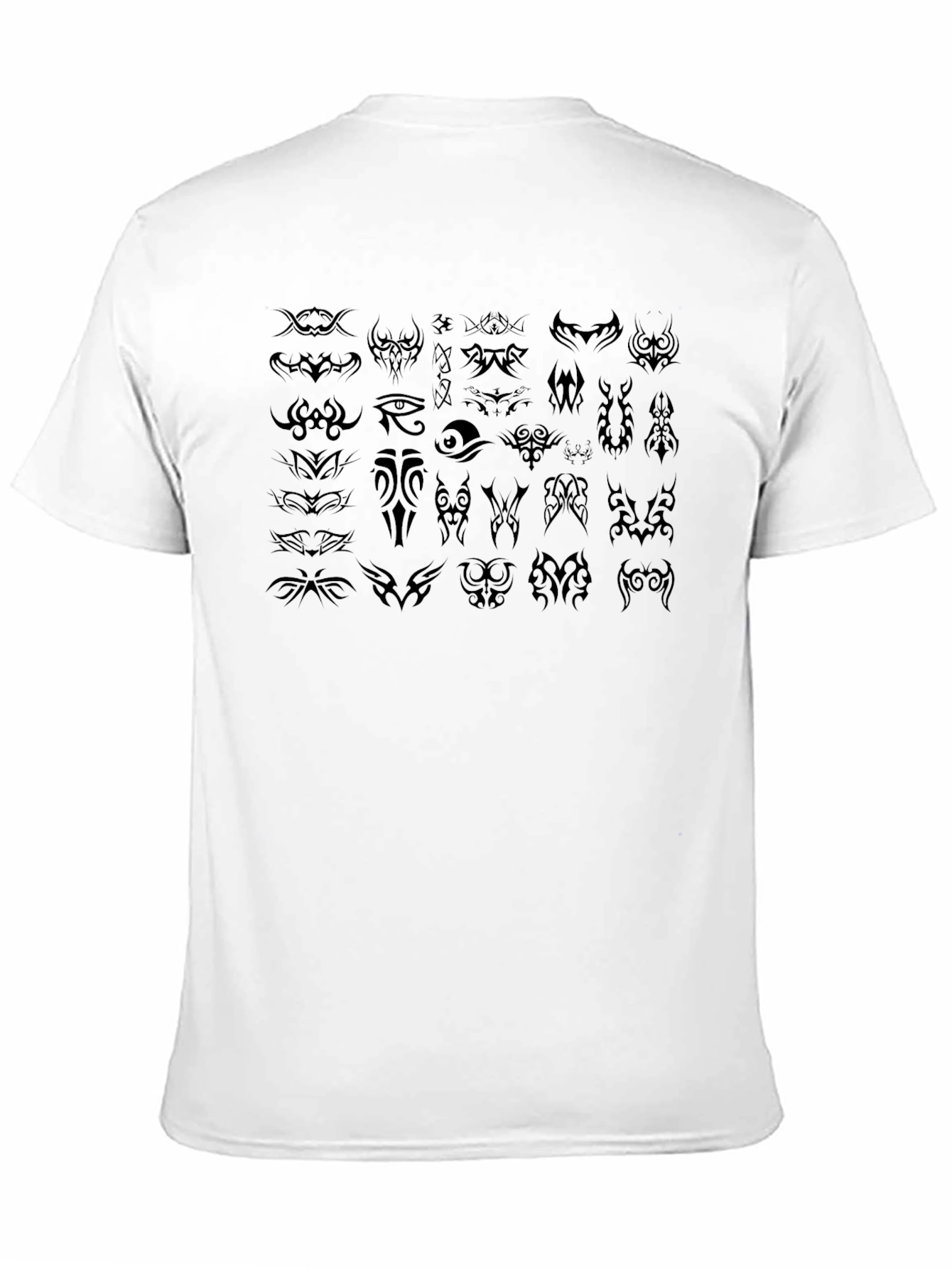 Camiseta Negra con Diseños de Tatuajes Tribales