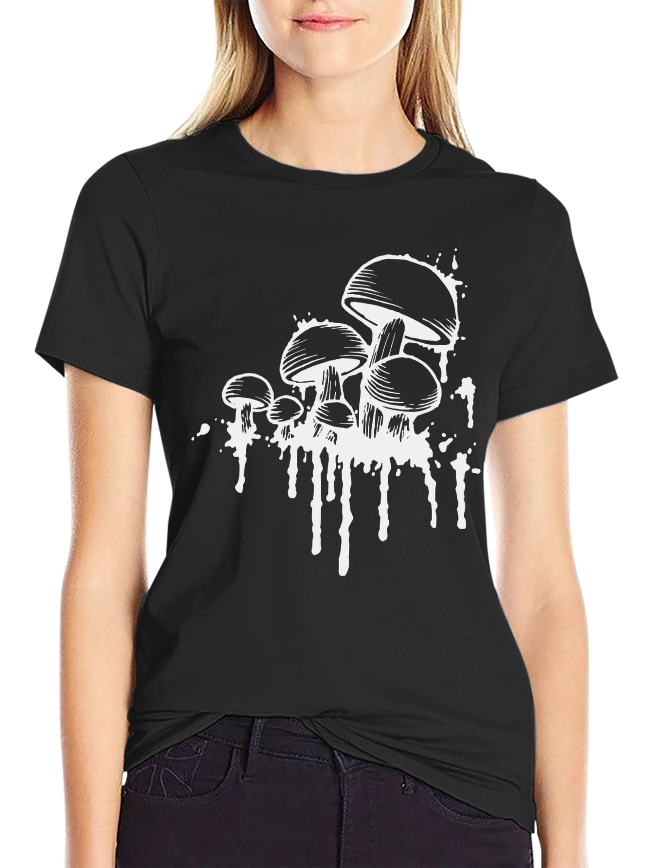 Camiseta Negra con Estampado de Hongos Abstractos