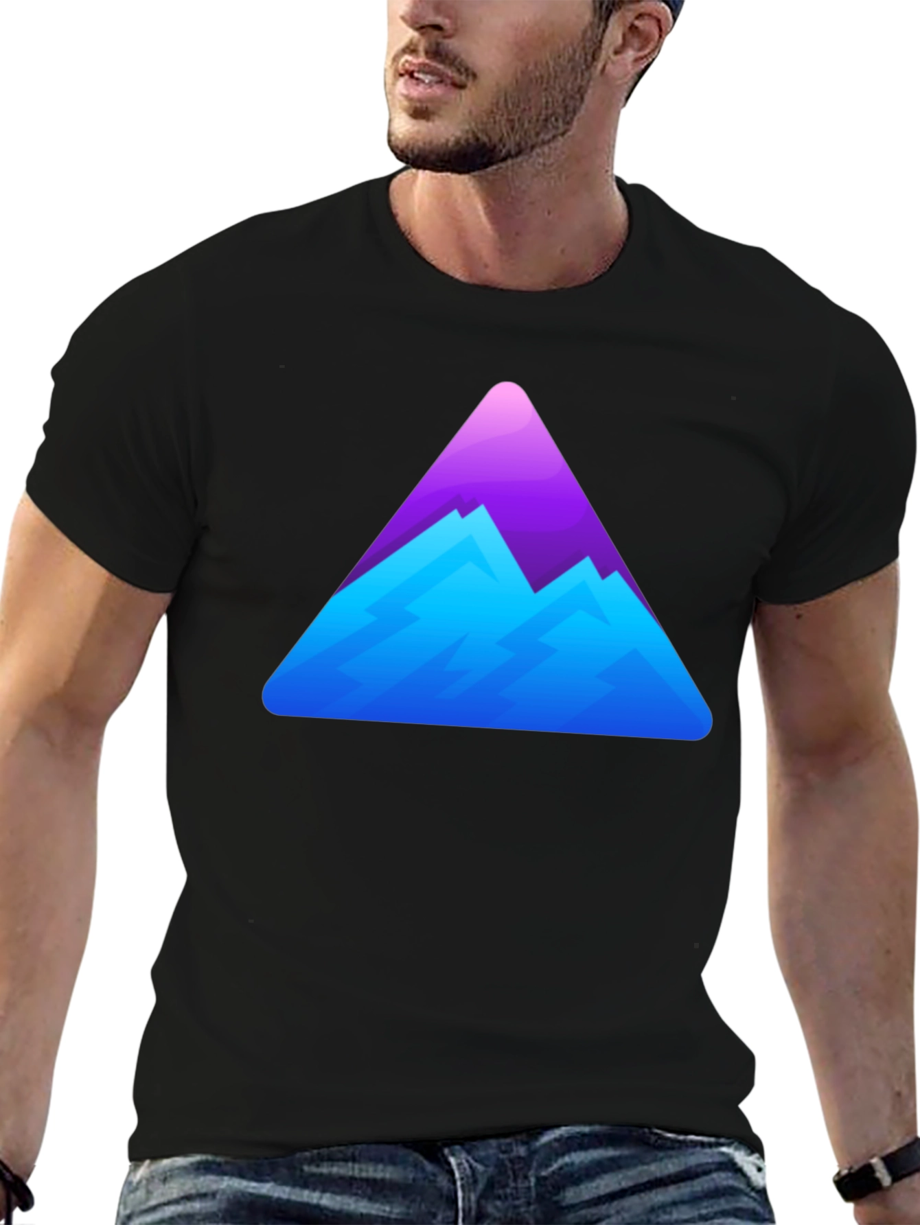 Camiseta Negra con Diseño de Montaña Abstracta
