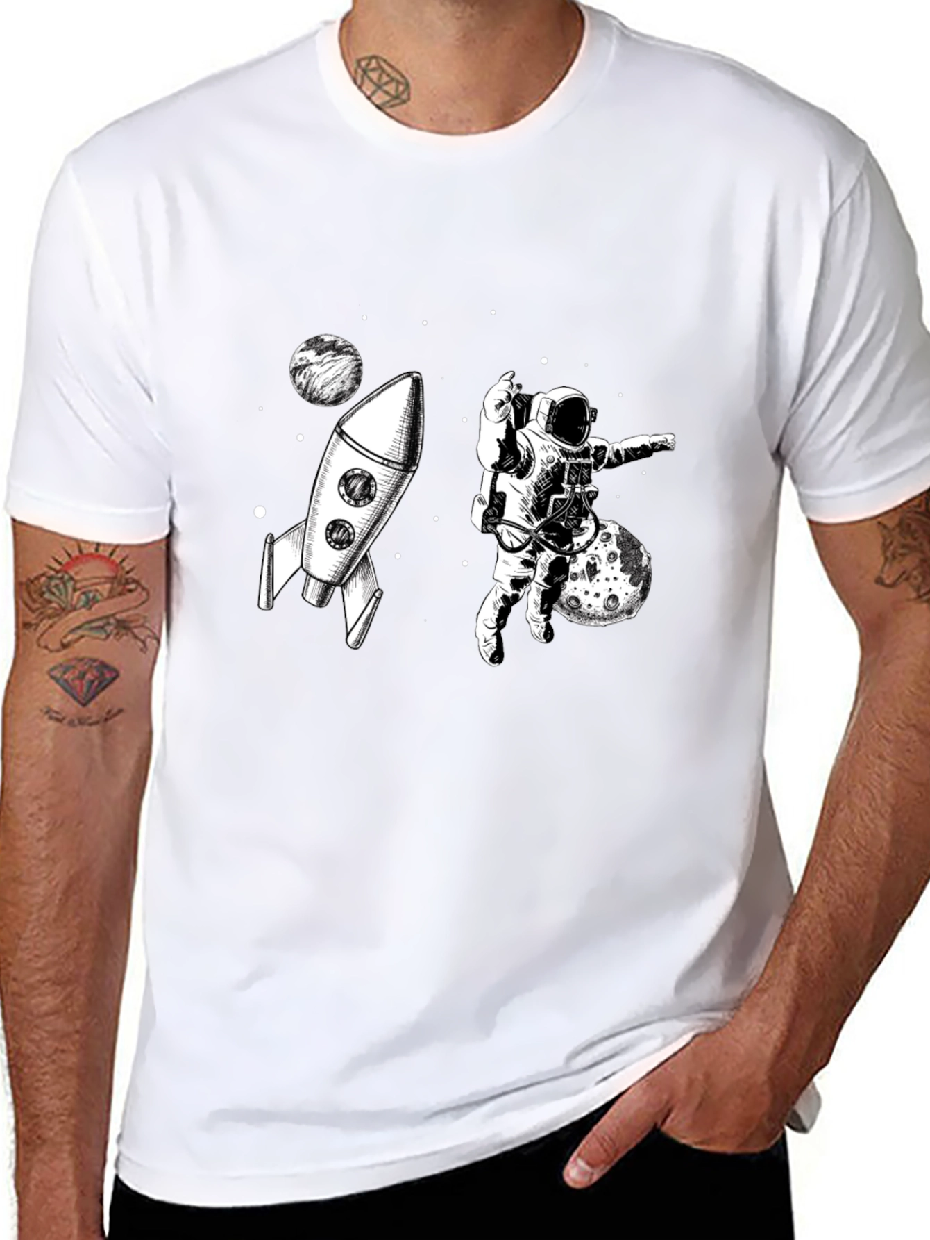 Camiseta Negra con Diseño Espacial
