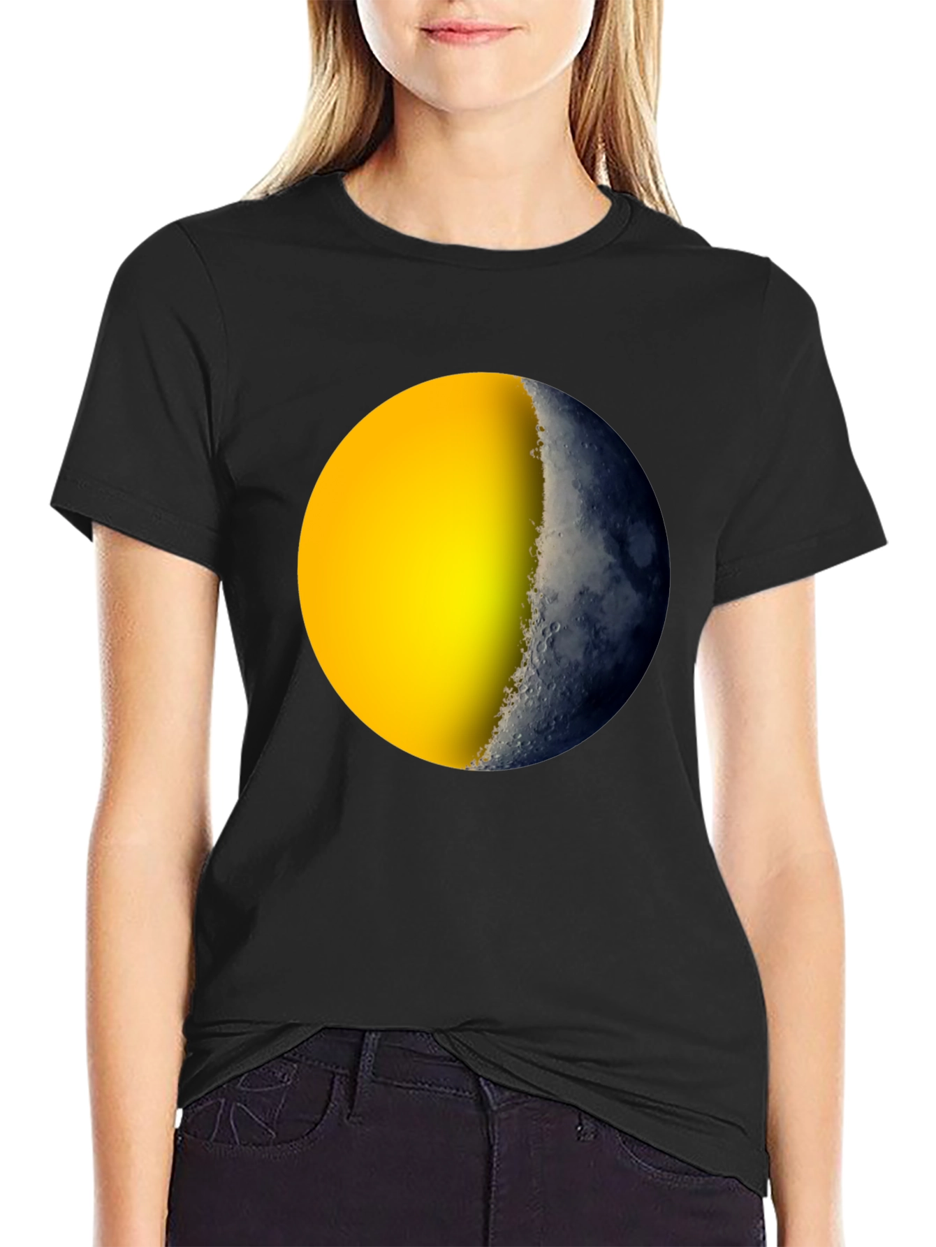 Camiseta Negra con Diseño de Sol y Luna