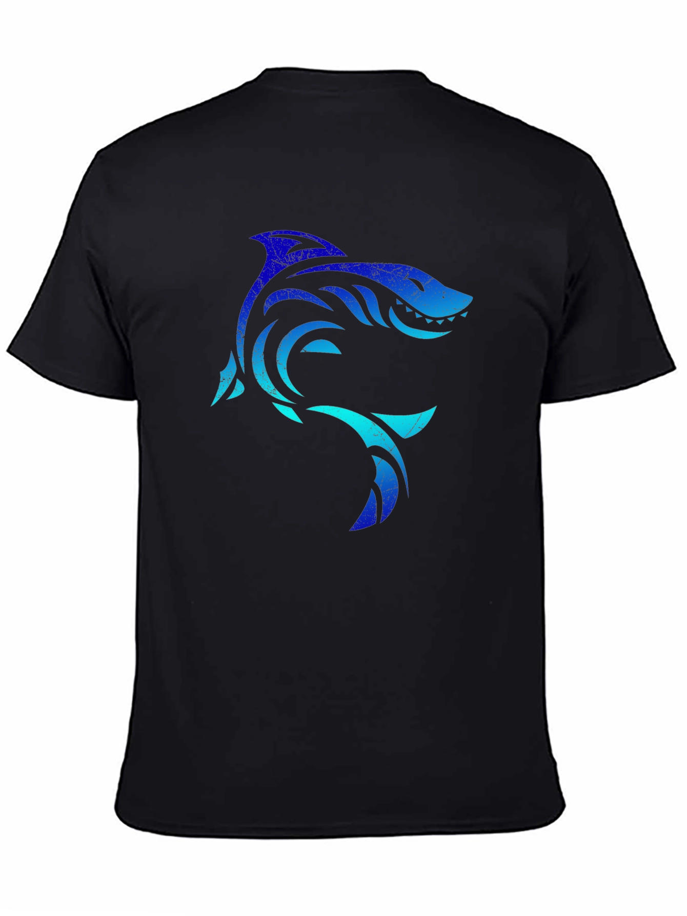 Camiseta Negra con Diseño de Tiburón Tribal Azul