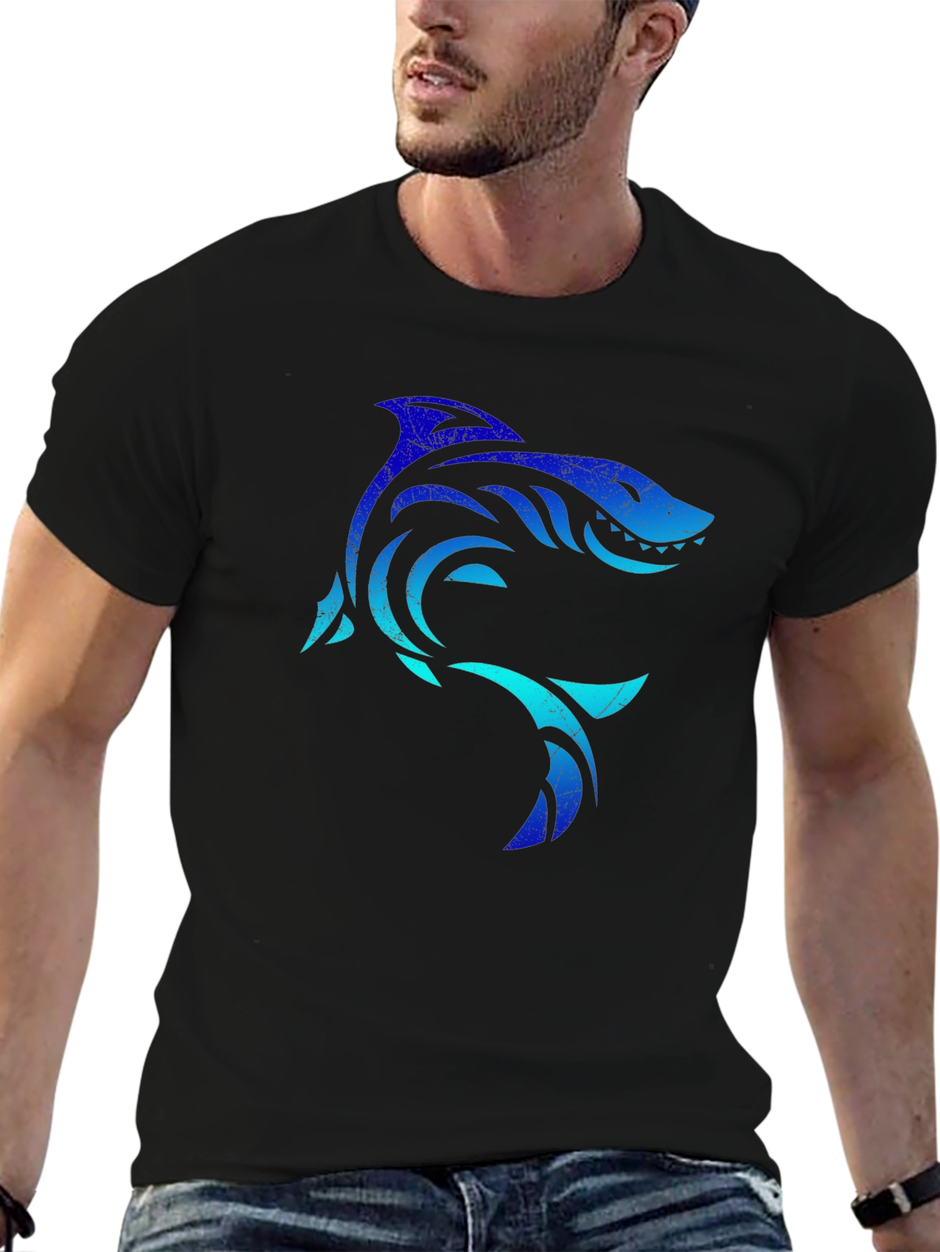 Camiseta Negra con Diseño de Tiburón Tribal Azul