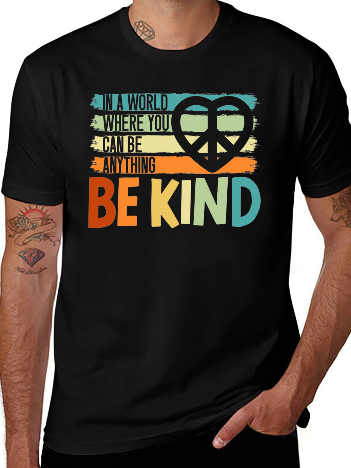 Camiseta Negra Sé Amable con Diseño Retro