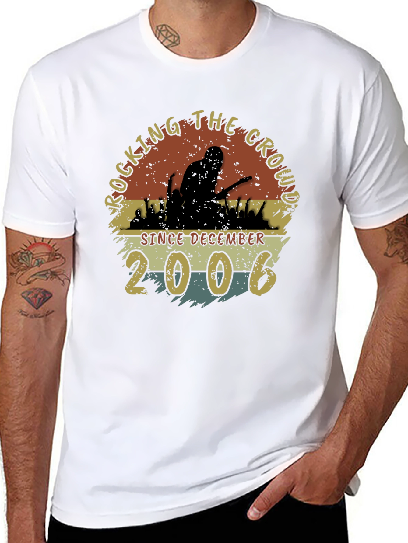 Camiseta Negra Retro Rocking The Crowd Desde 2006