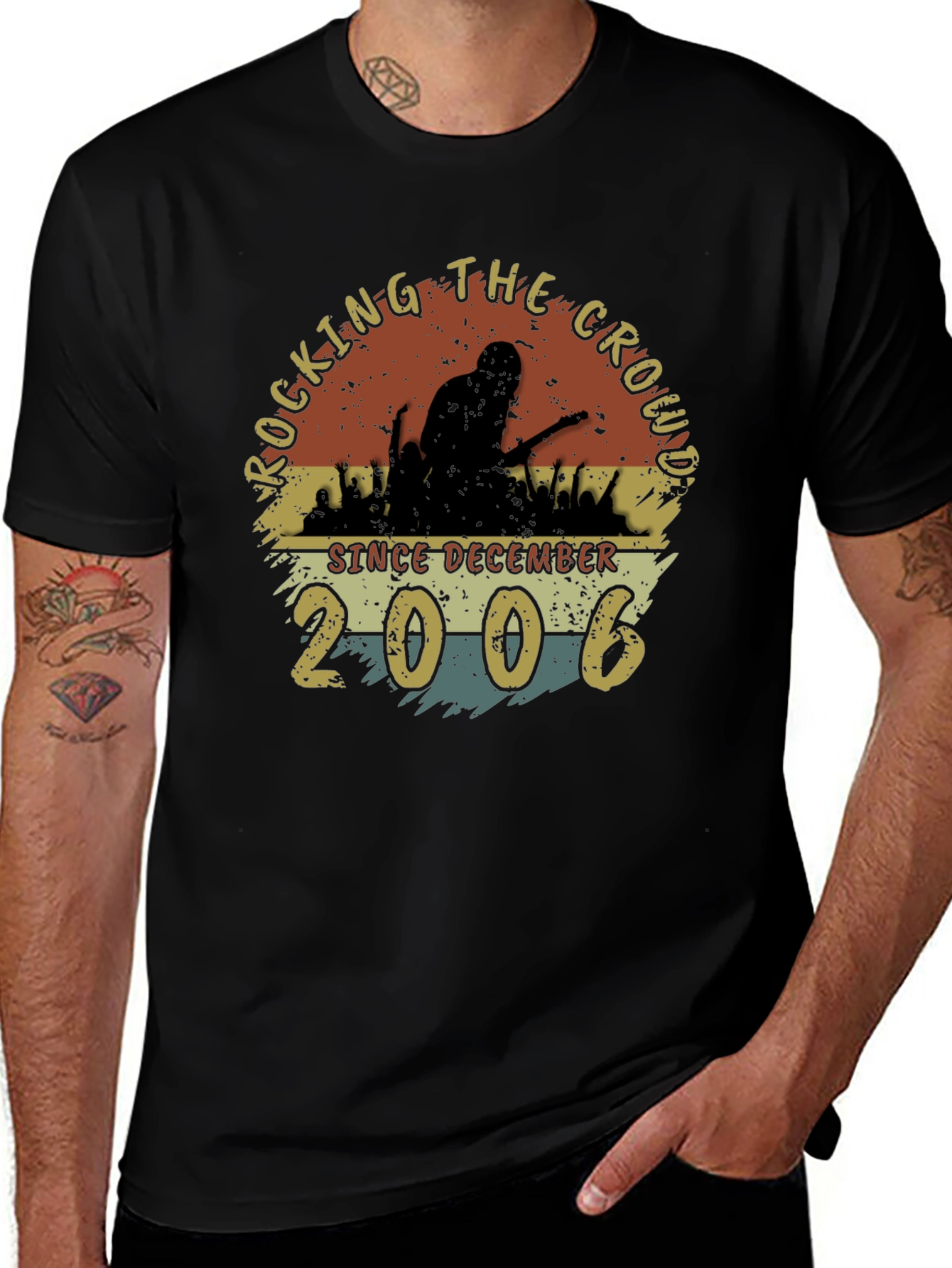 Camiseta Negra Retro Rocking The Crowd Desde 2006