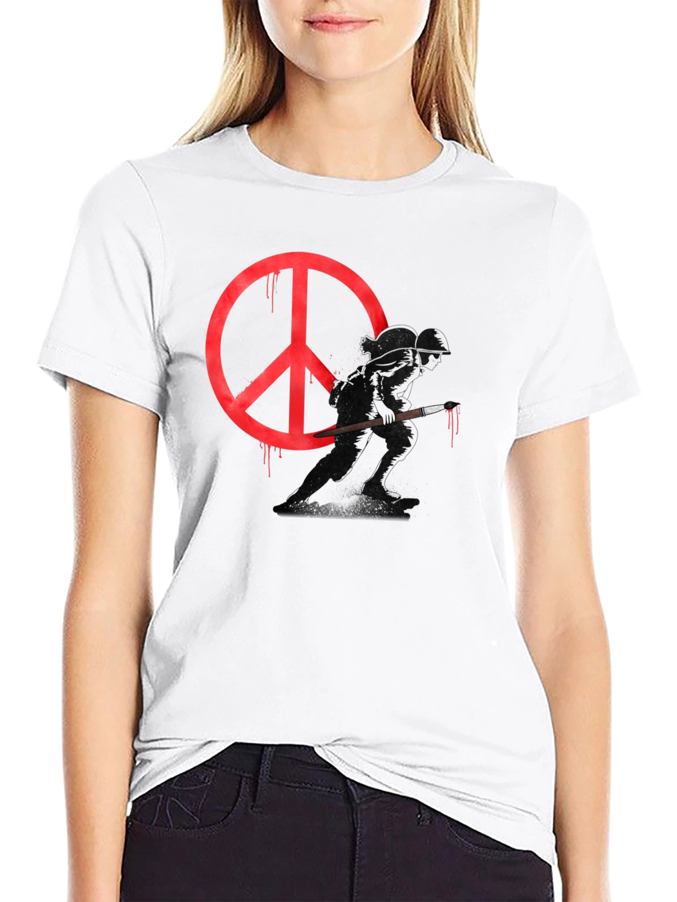 Camiseta Negra con Diseño de Paz y Guerra