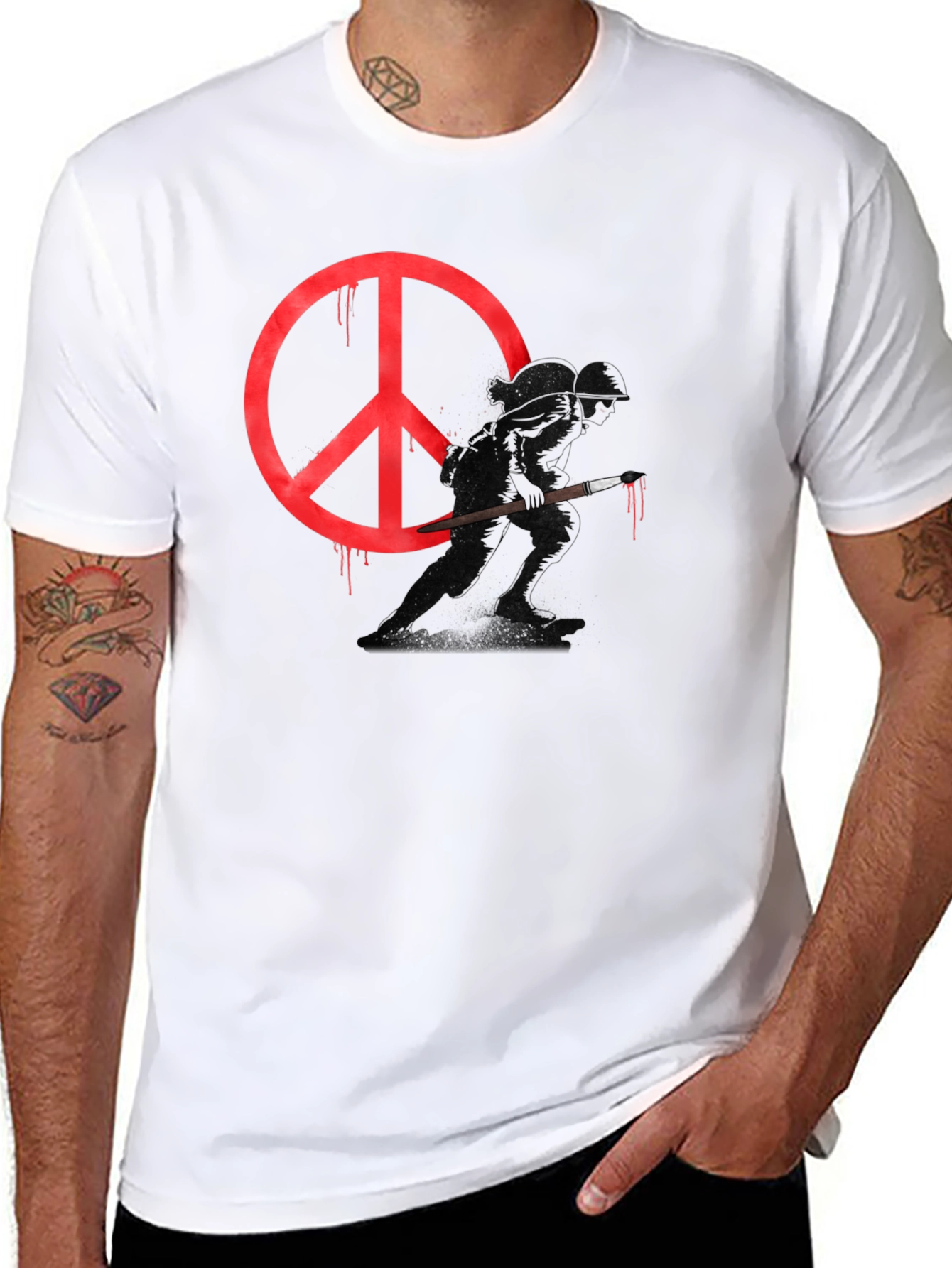 Camiseta Negra con Diseño de Paz y Guerra