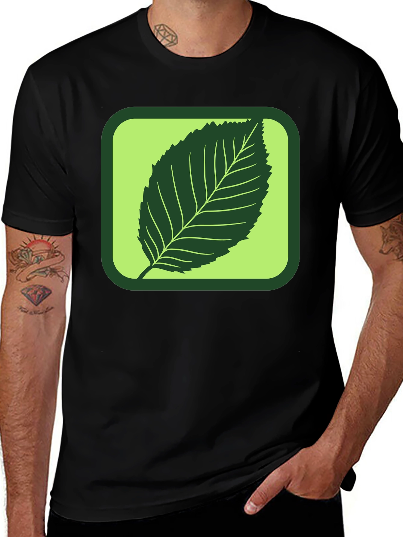 Camiseta Negra con Diseño de Hoja Verde