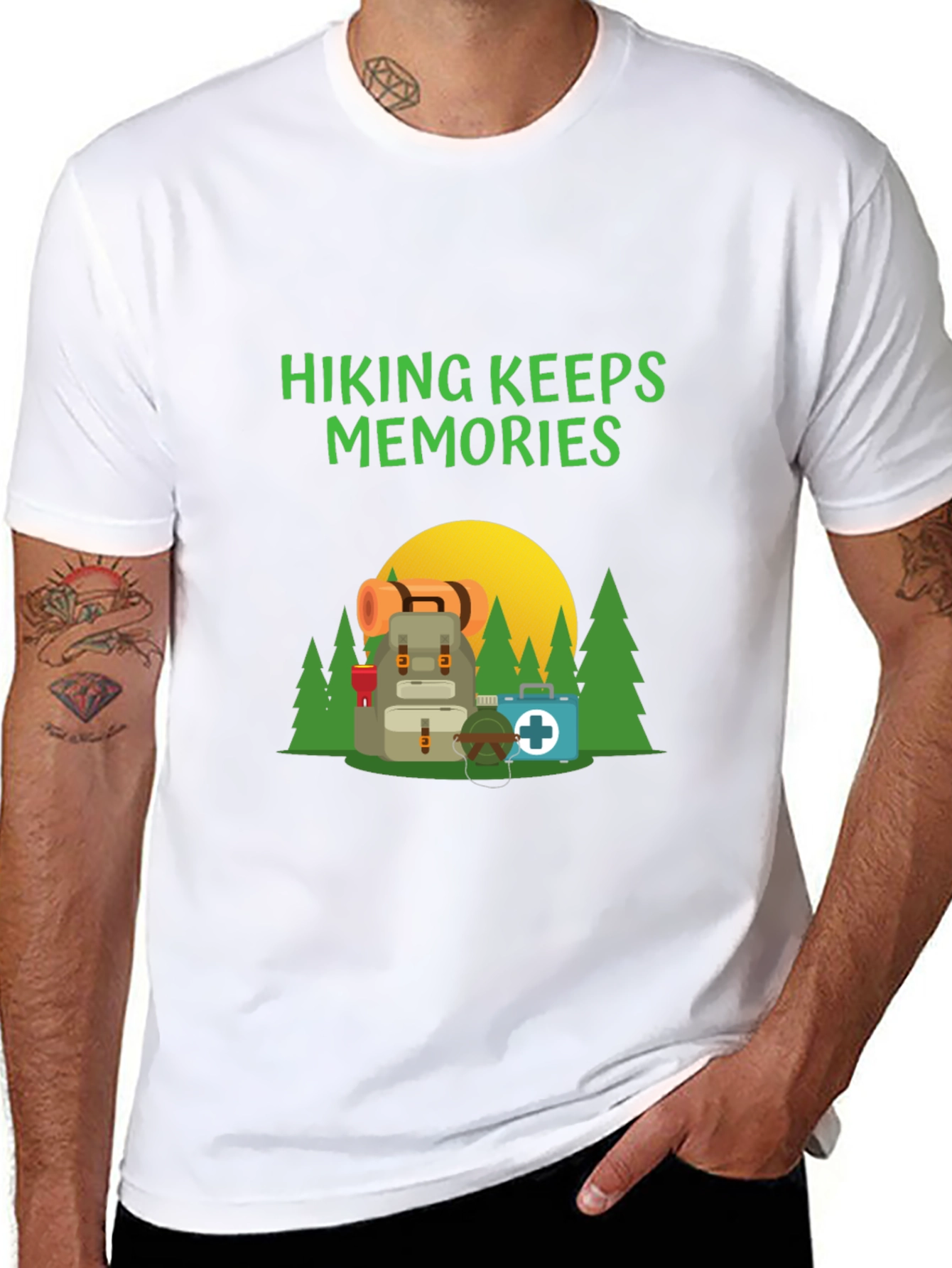 Camiseta Negra Hiking Keeps Memories