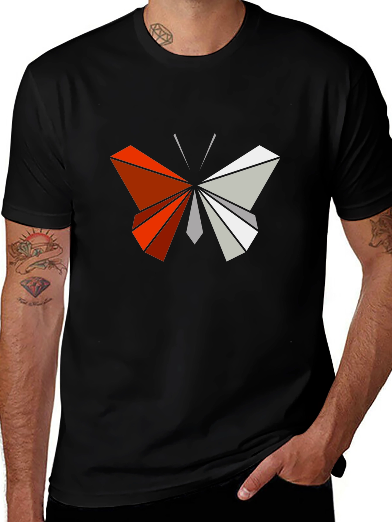 Camiseta Negra con Mariposa Geométrica