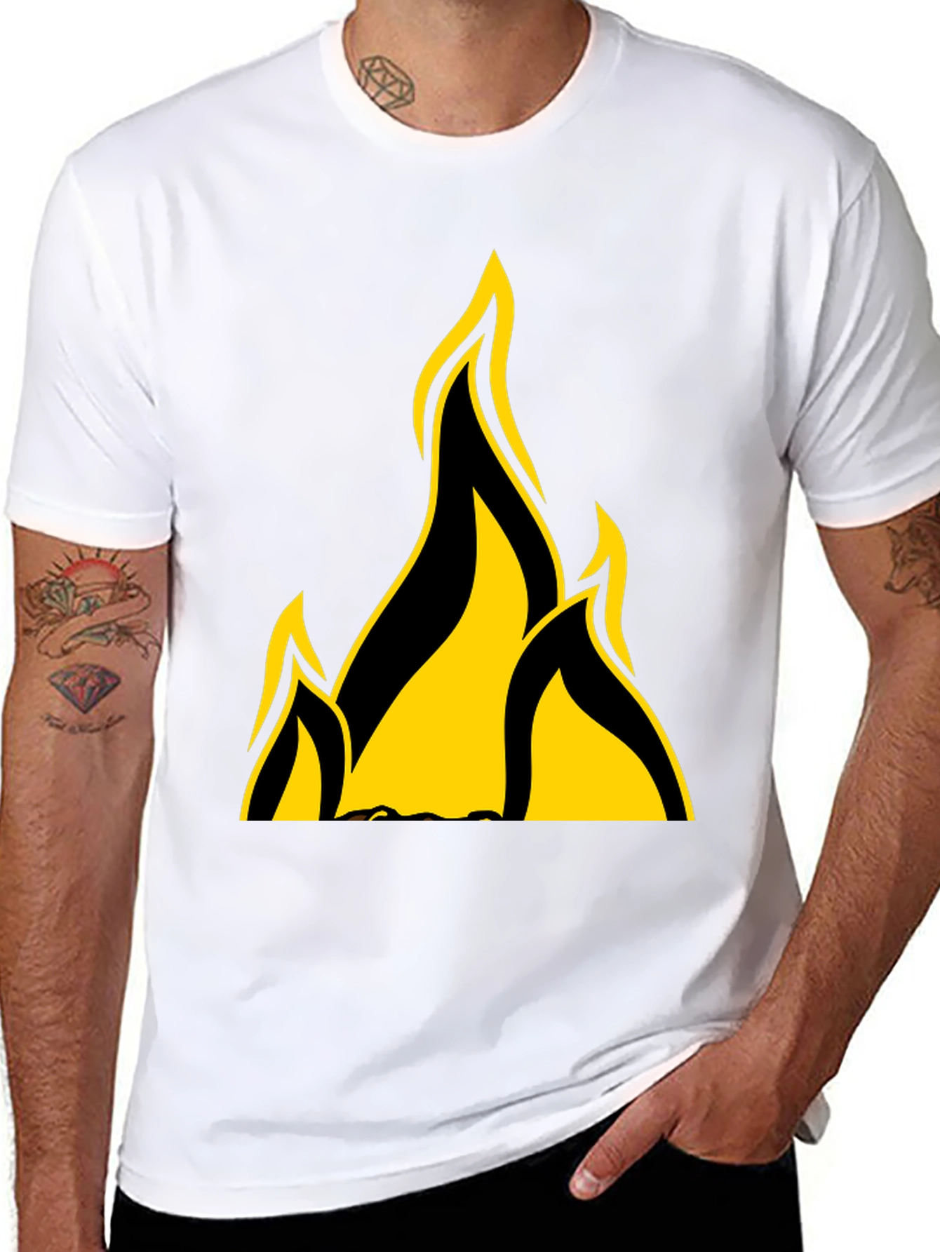 Camiseta Negra con Llamas Amarillas