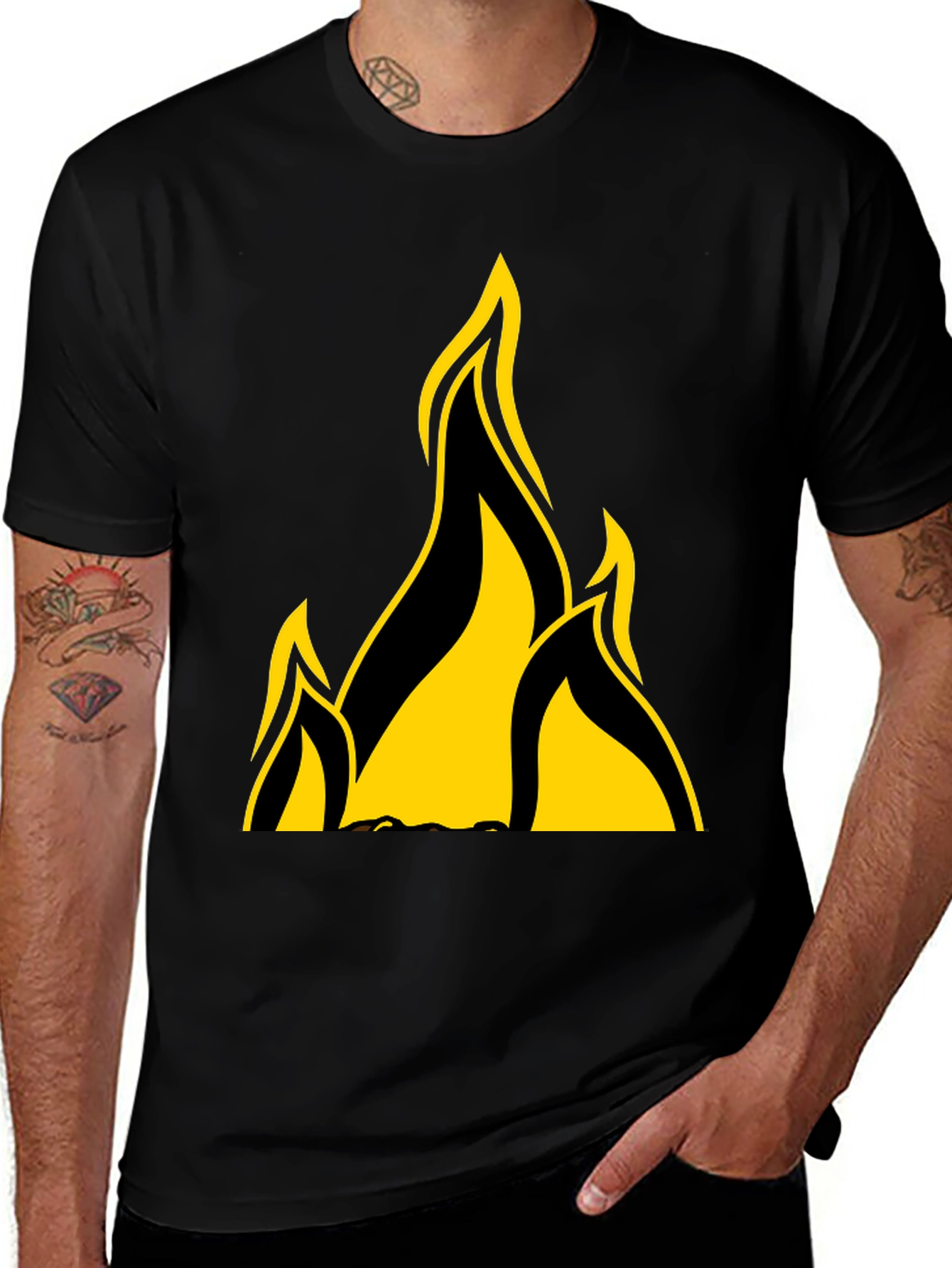 Camiseta Negra con Llamas Amarillas