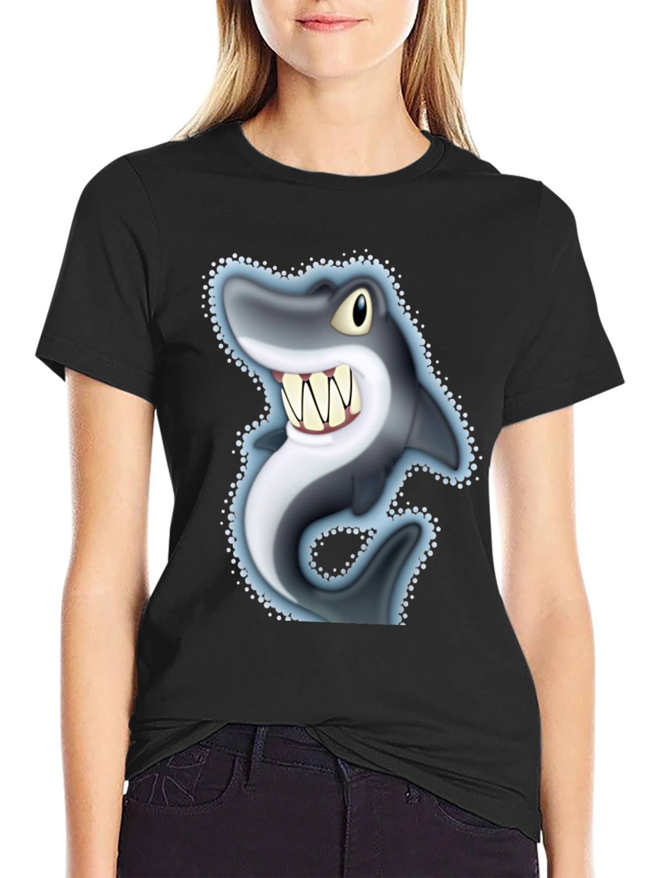 Camiseta Negra con Tiburón Caricatura