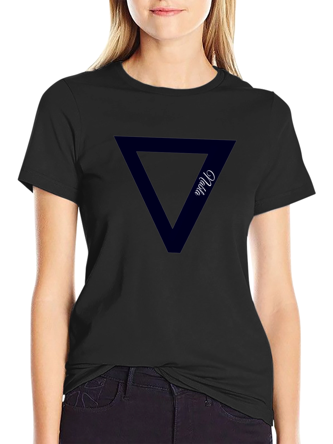 Camiseta Negra con Diseño Triangular Nabla