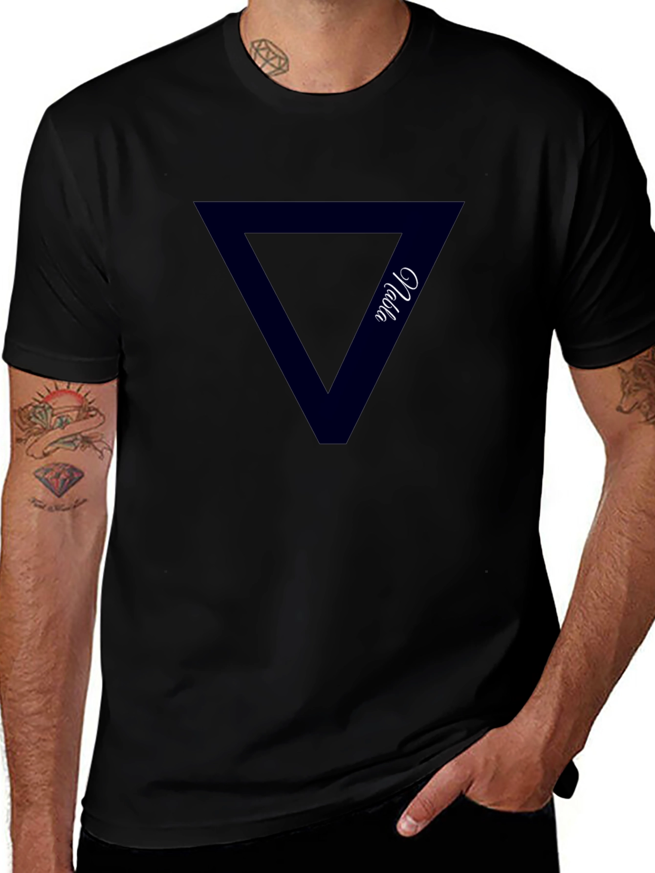 Camiseta Negra con Diseño Triangular Nabla