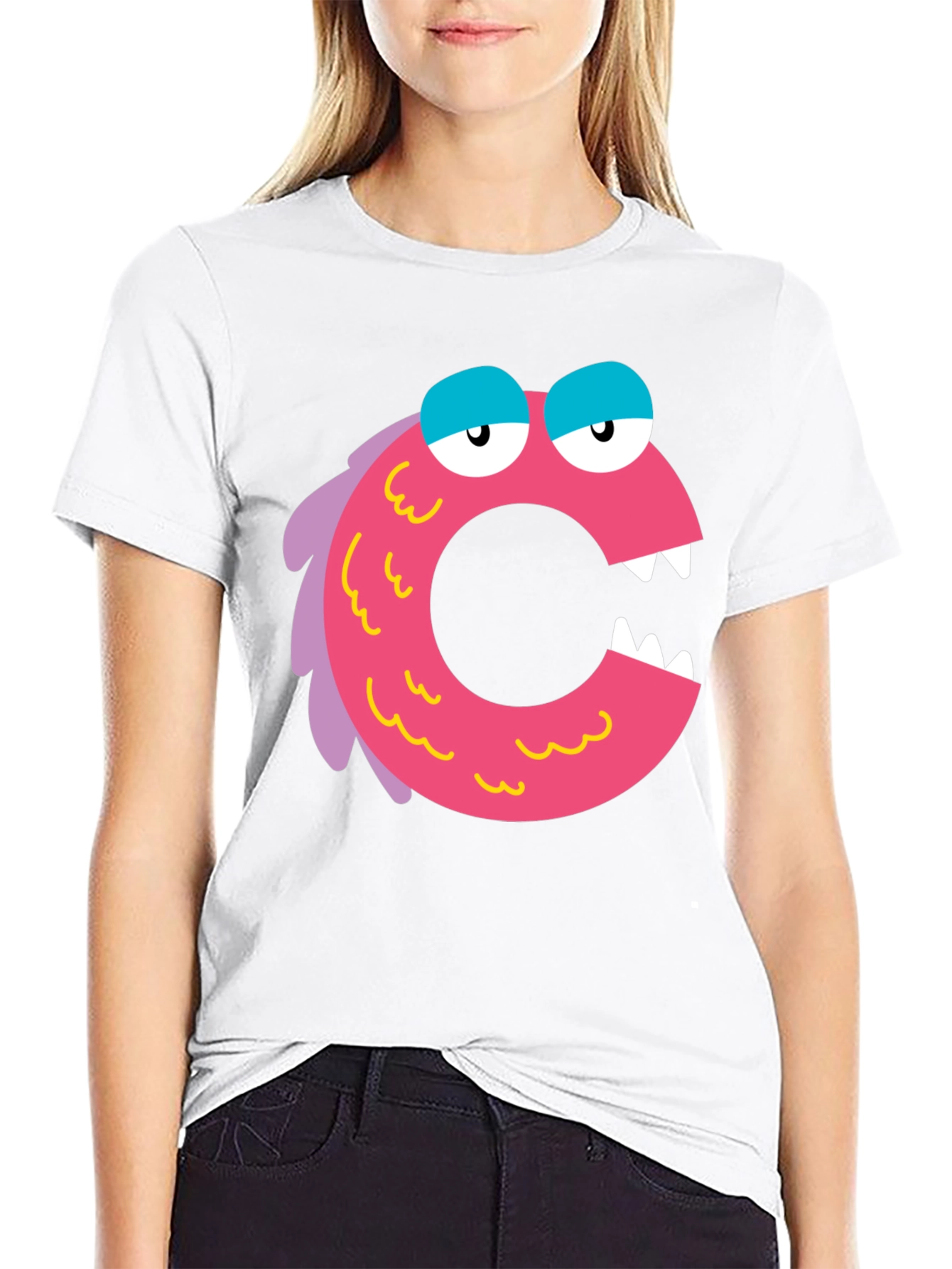 Camiseta Negra con Diseño de Monstruo Letra C Rosa