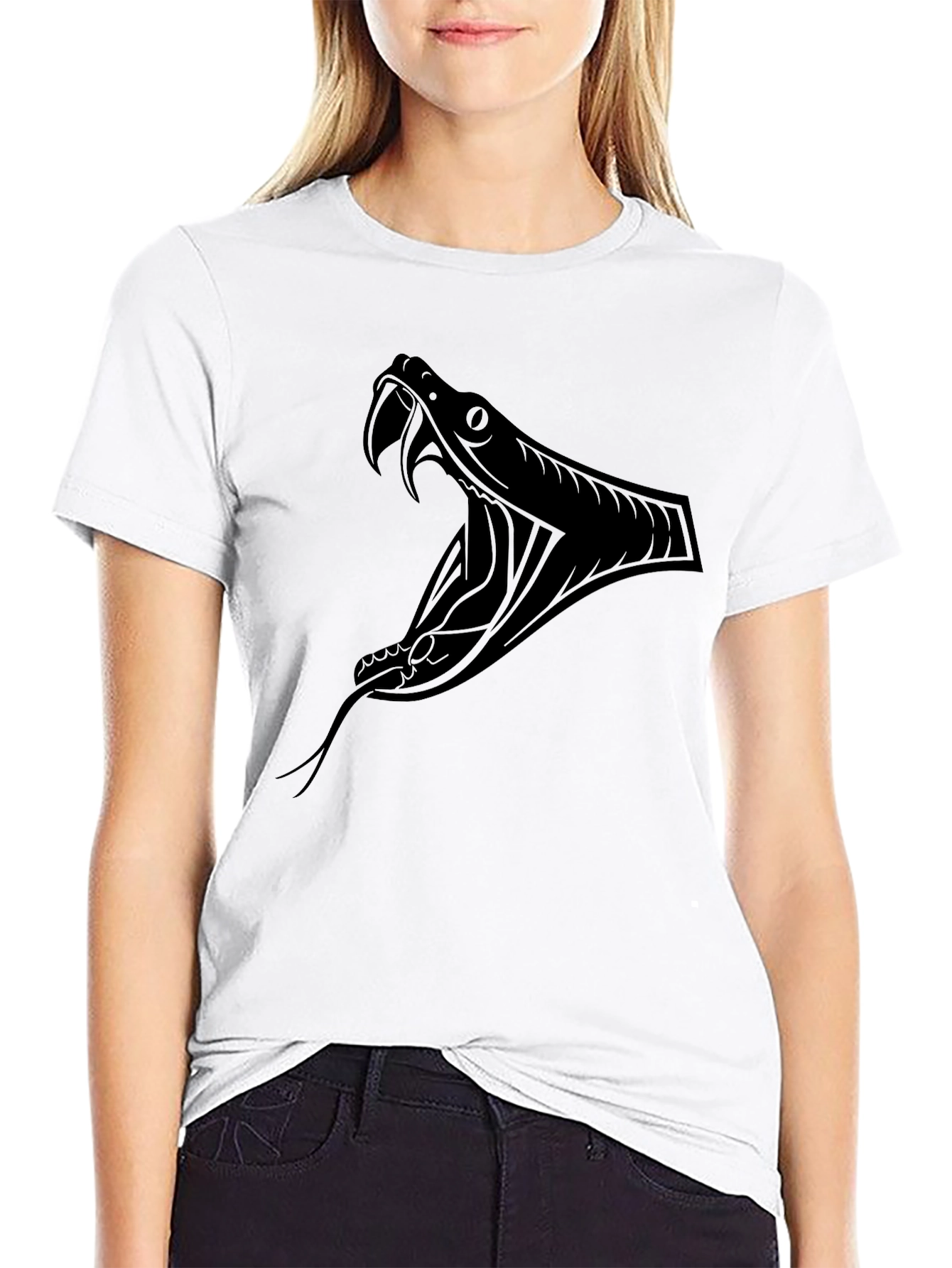 Camiseta Negra con Diseño de Serpiente