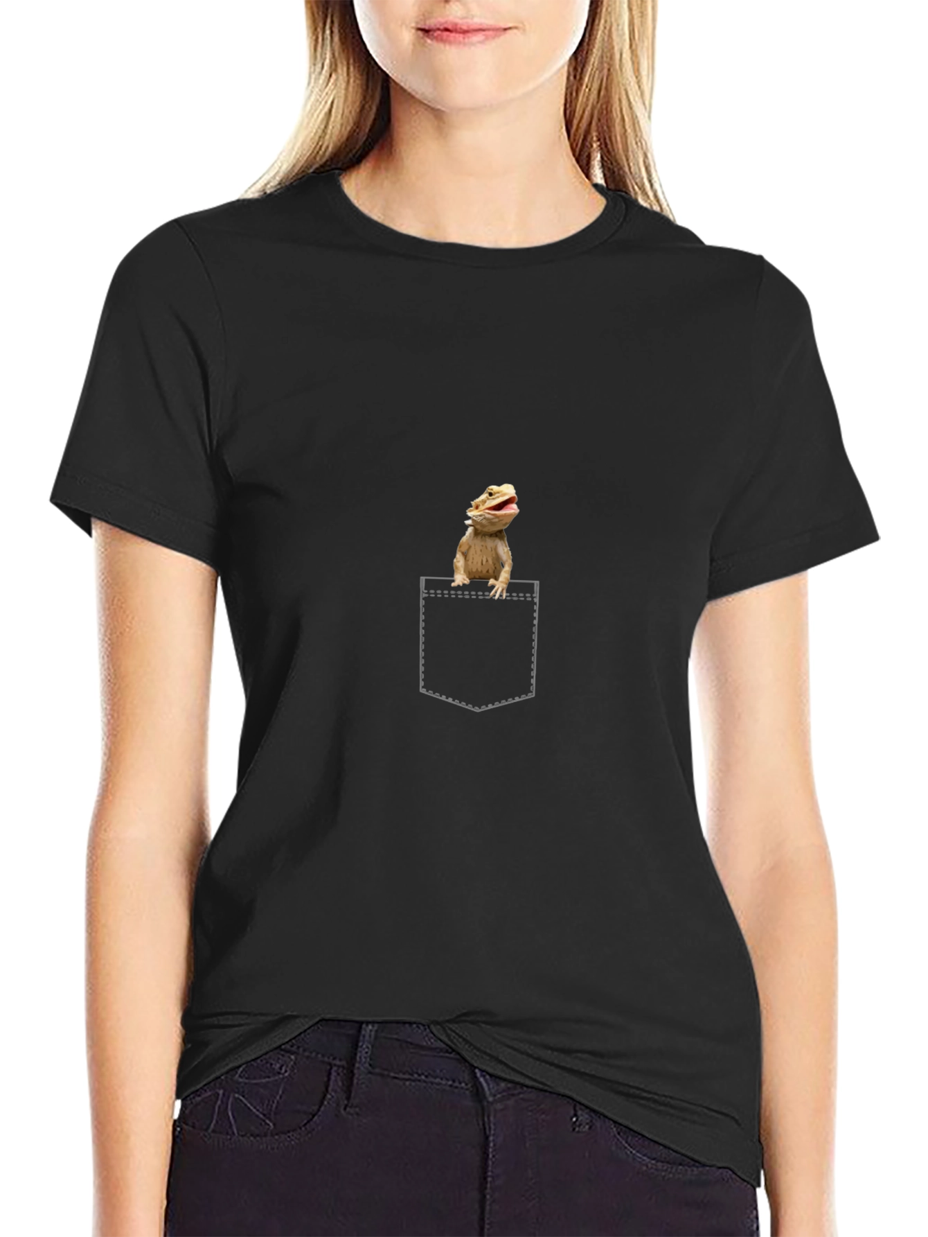 Camiseta Negra con Diseño de Dragón Barbudo en Bolsillo