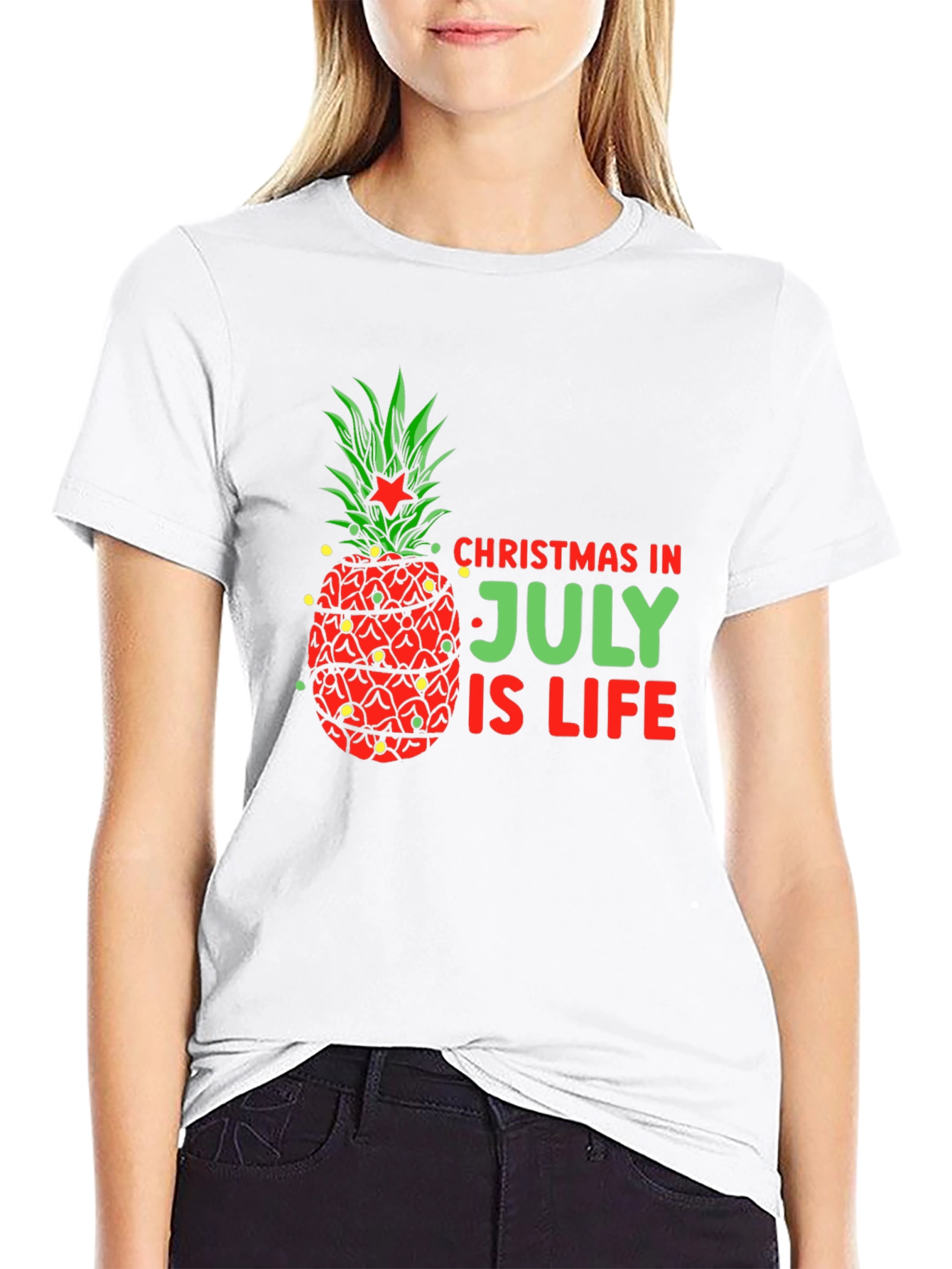 Camiseta Negra Navideña con Piña en Julio