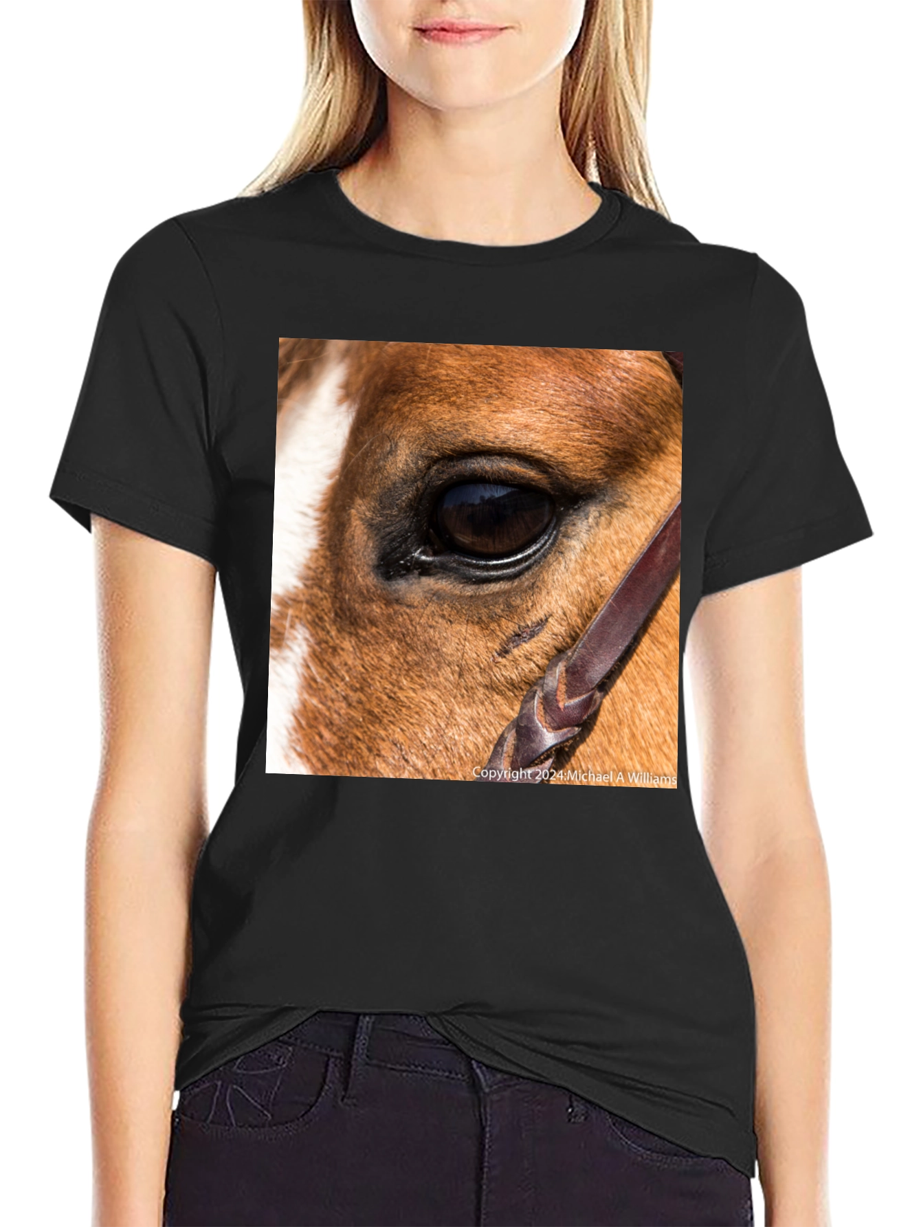 Camiseta Negra con Diseño Ojo de Caballo