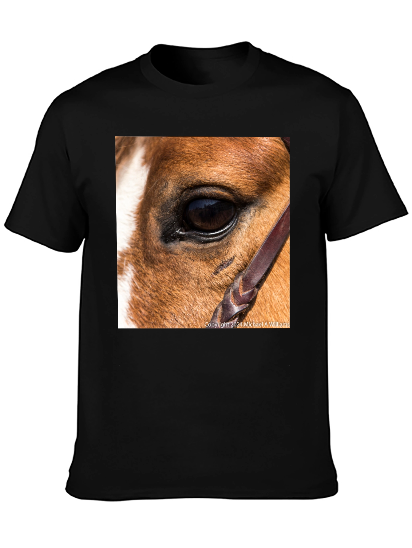 Camiseta Negra con Diseño Ojo de Caballo