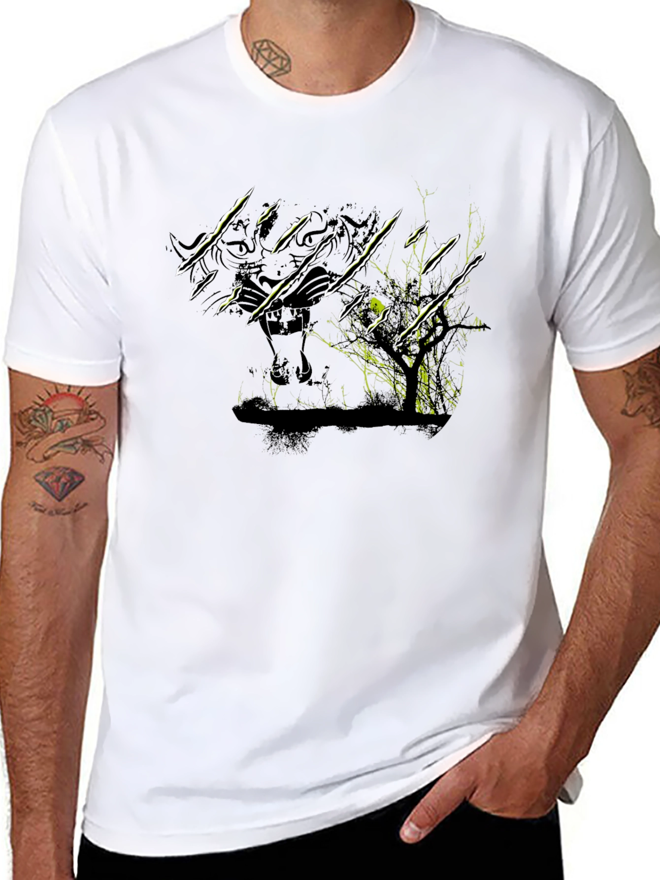 Camiseta Negra con Diseño de Tigre y Árbol